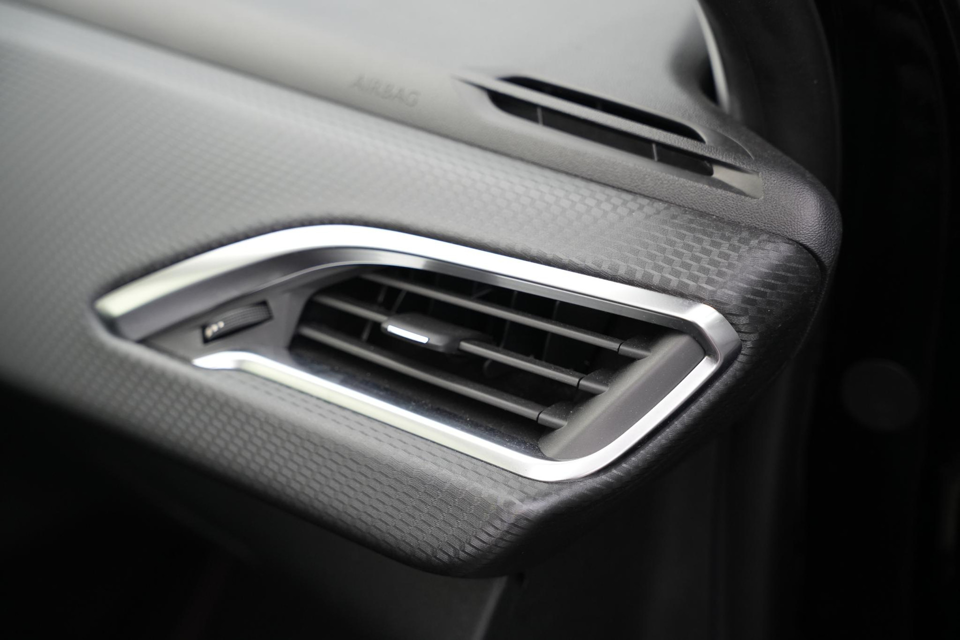 Peugeot 2008 1.2 PureTech GT-line 2018 Vernismetaallak noir perla nera 23