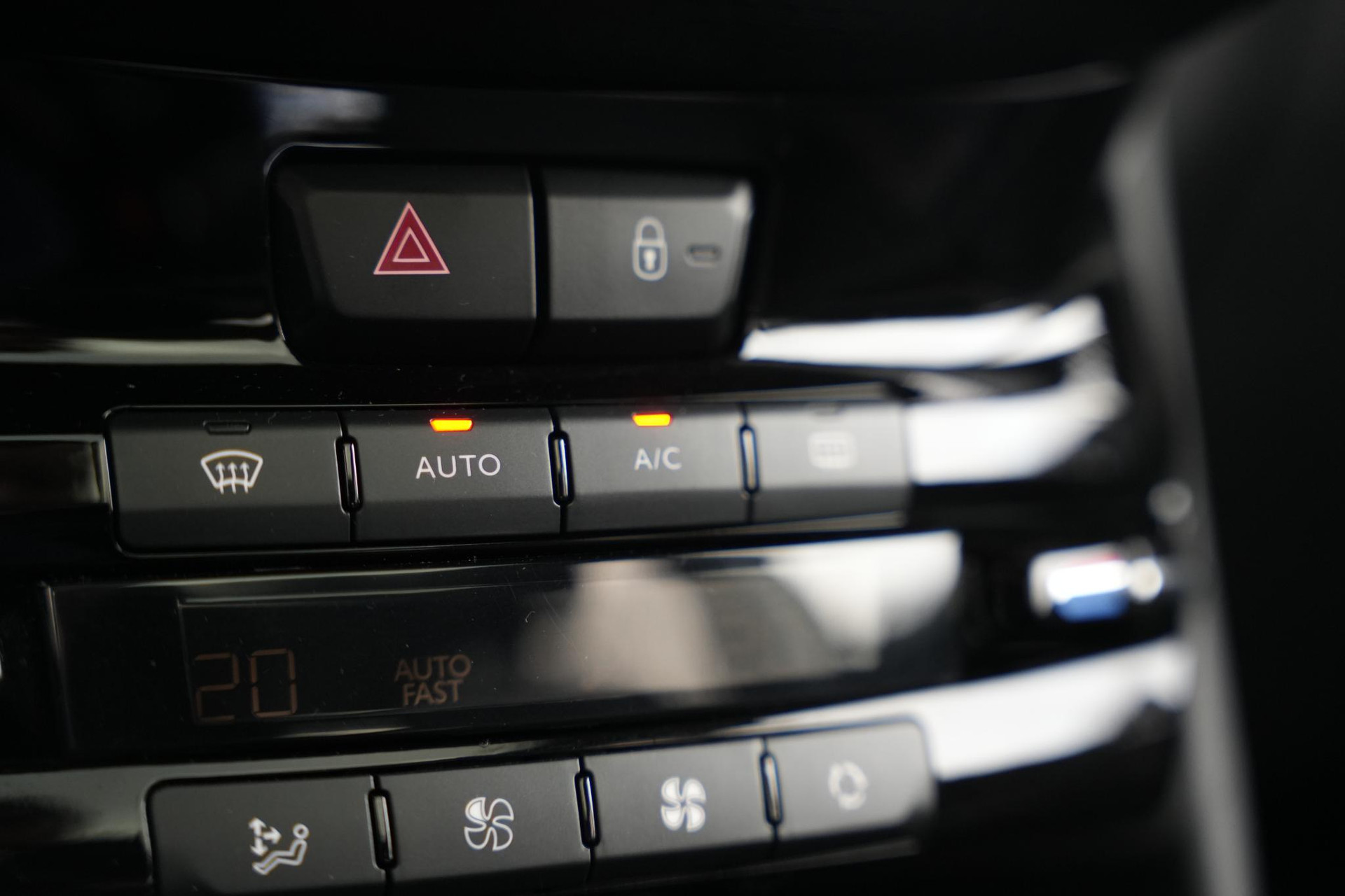 Peugeot 2008 1.2 PureTech GT-line 2018 Vernismetaallak noir perla nera 30