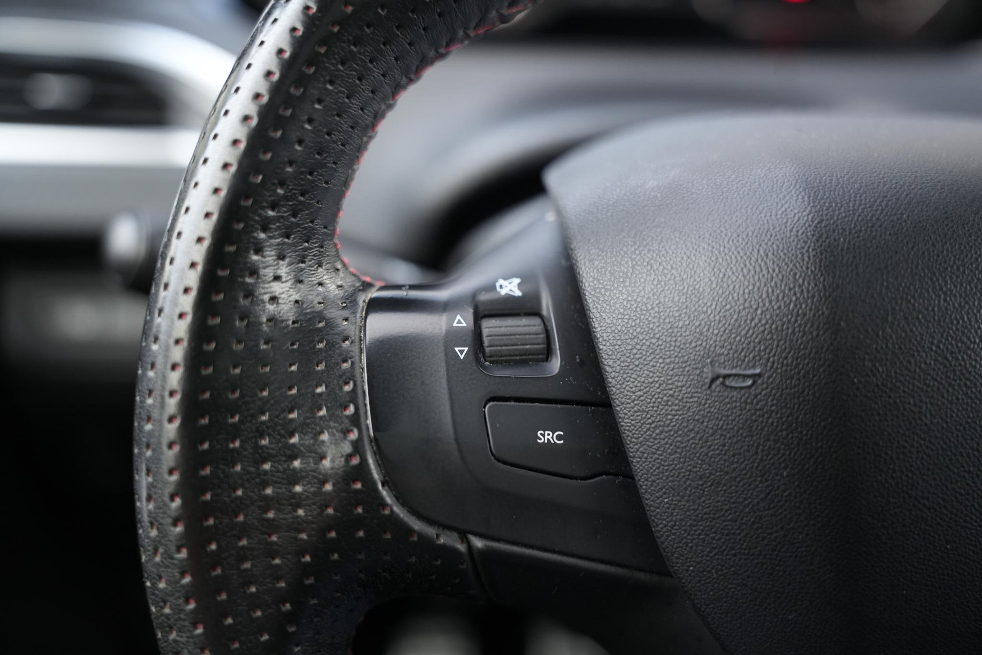 Peugeot 2008 1.2 PureTech GT-line 2018 Vernismetaallak noir perla nera 33