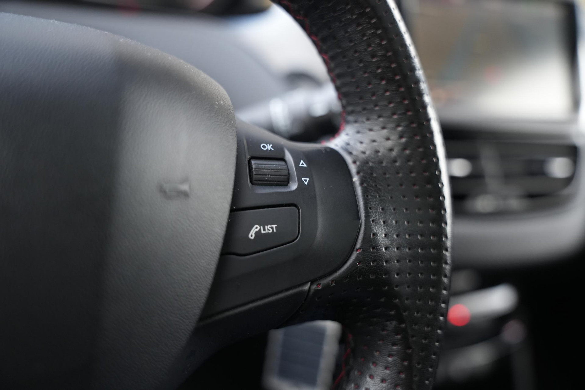 Peugeot 2008 1.2 PureTech GT-line 2018 Vernismetaallak noir perla nera 34