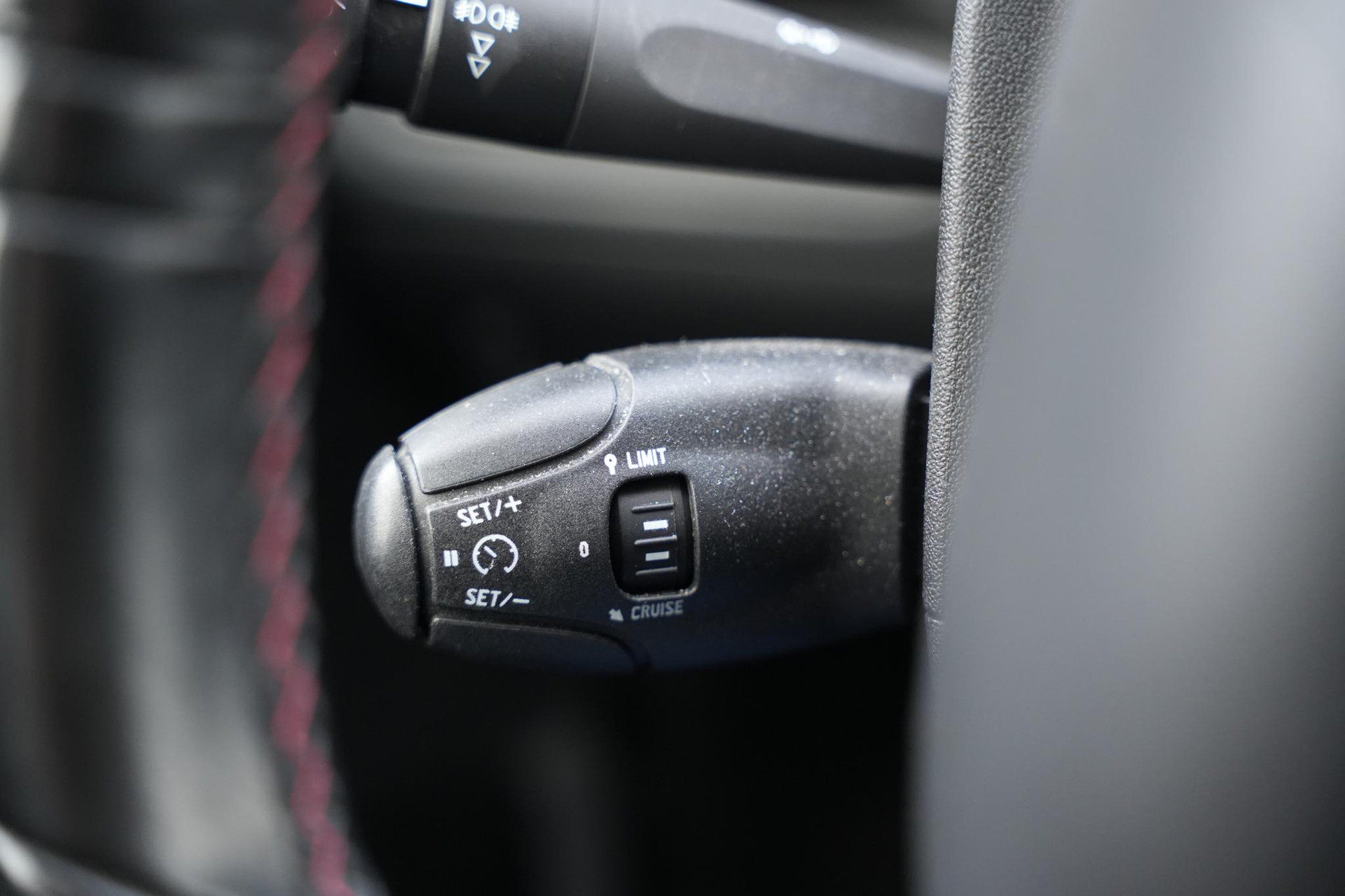 Peugeot 2008 1.2 PureTech GT-line 2018 Vernismetaallak noir perla nera 35