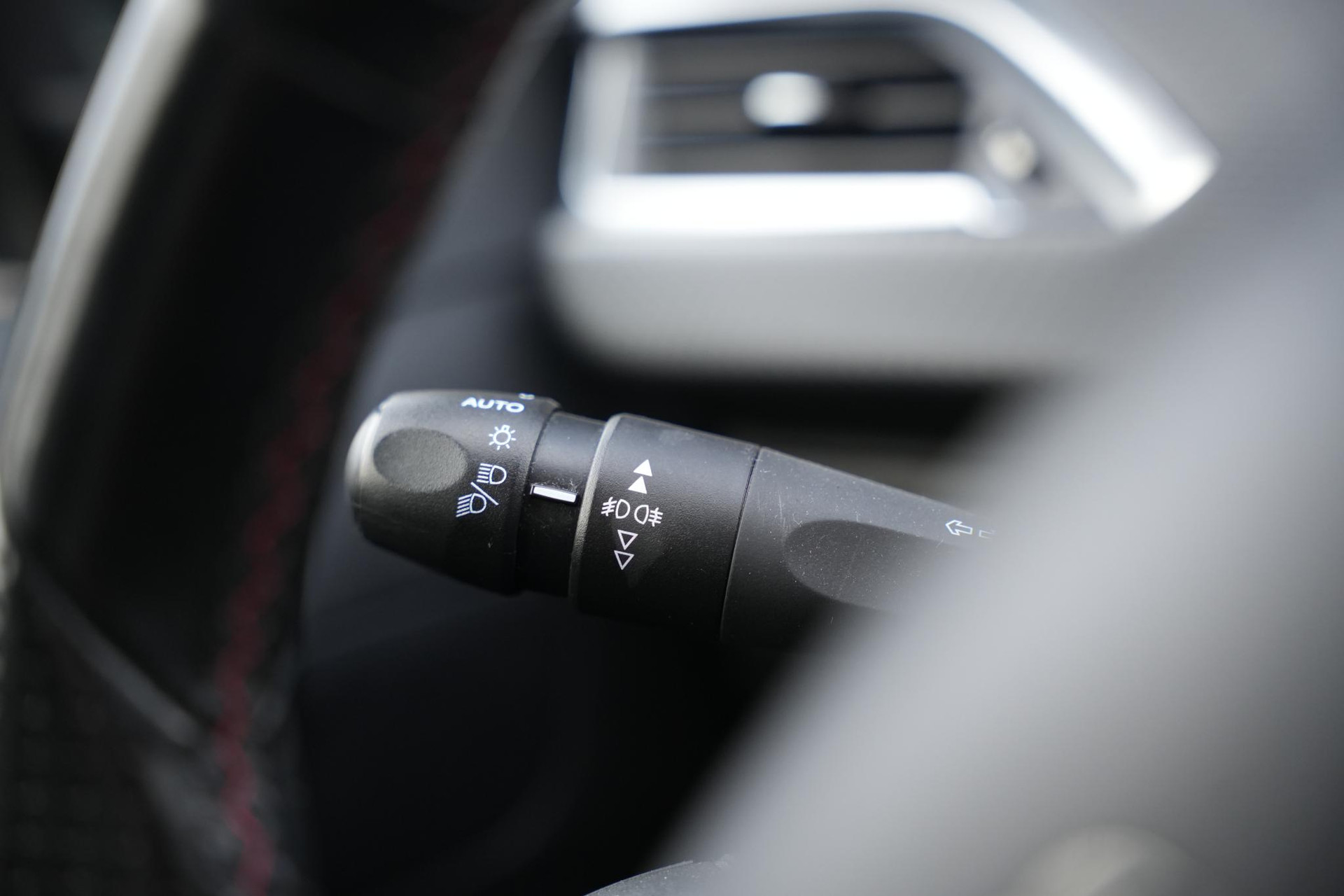 Peugeot 2008 1.2 PureTech GT-line 2018 Vernismetaallak noir perla nera 36