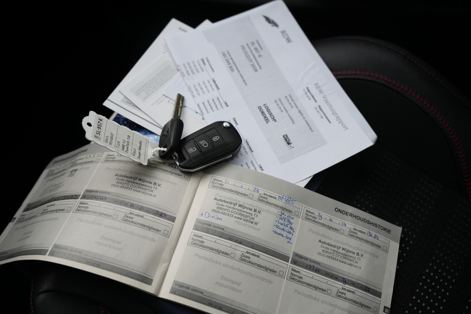 Peugeot 2008 1.2 PureTech GT-line 2018 Vernismetaallak noir perla nera 42