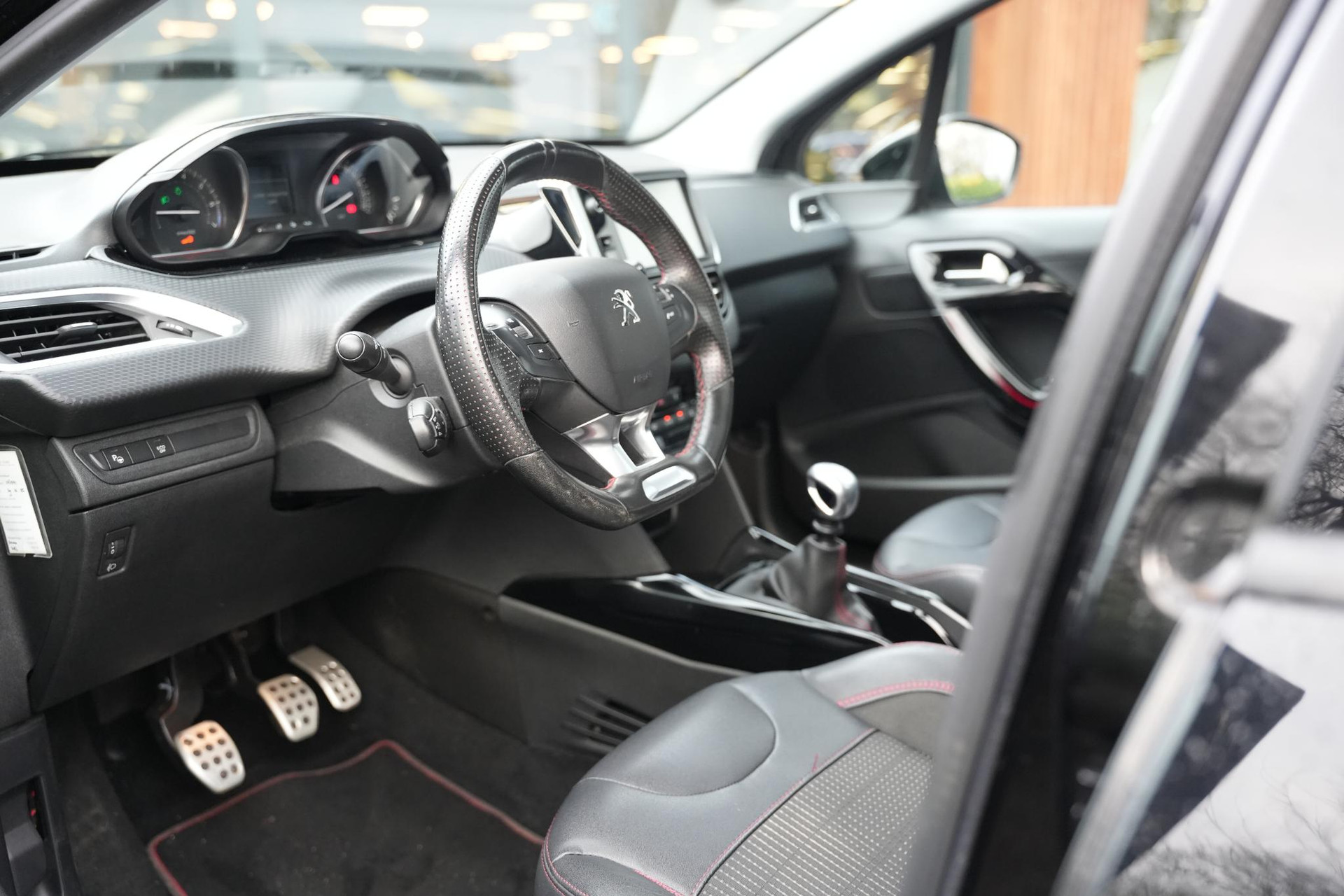 Peugeot 2008 1.2 PureTech GT-line 2018 Vernismetaallak noir perla nera 8