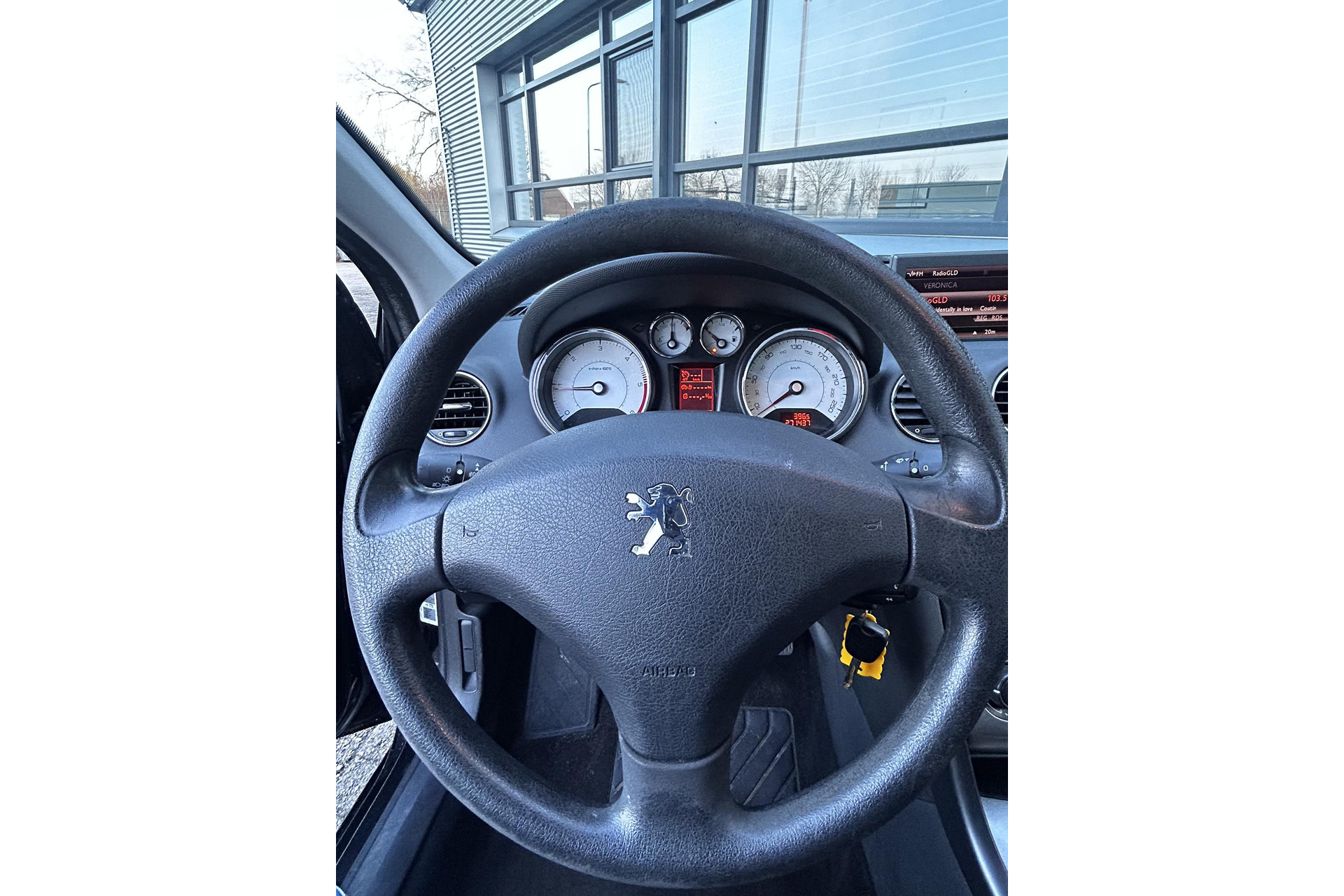 Peugeot 308 1.6 HDiF X-line 2010 BLACK PEARL PAINT (KTV) 11