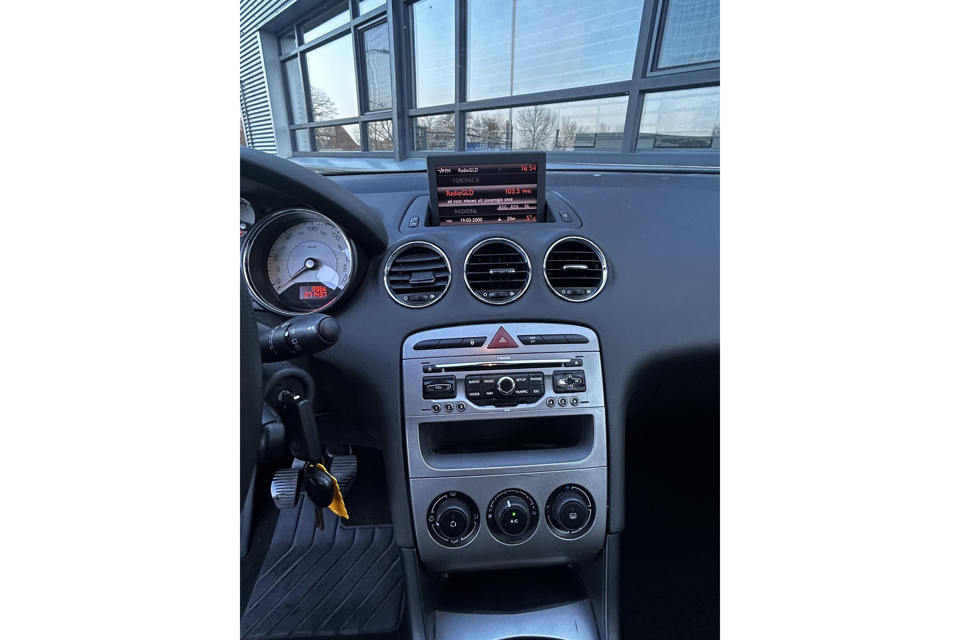 Peugeot 308 1.6 HDiF X-line 2010 BLACK PEARL PAINT (KTV) 14