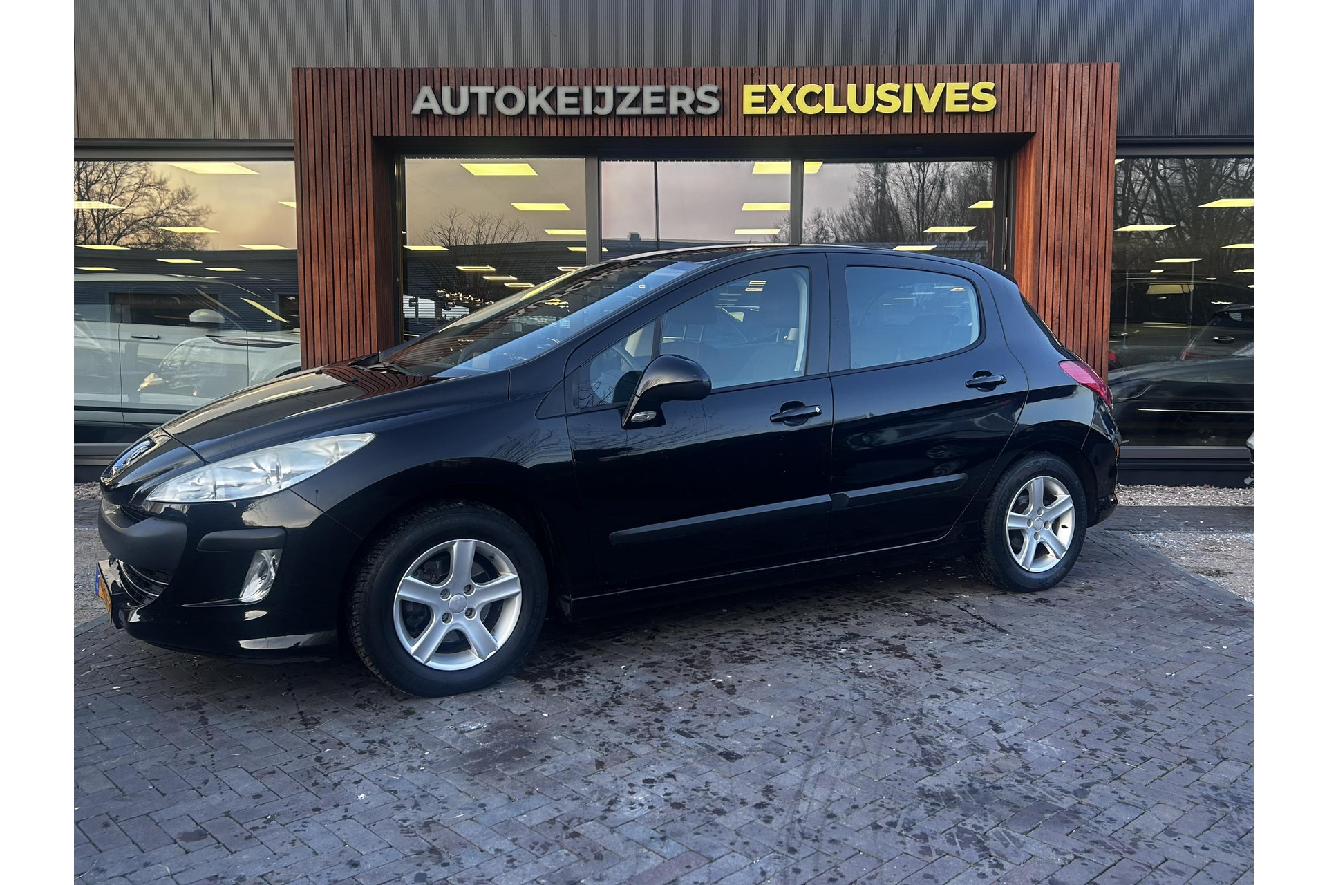 Peugeot 308 1.6 HDiF X-line 2010 BLACK PEARL PAINT (KTV) 16