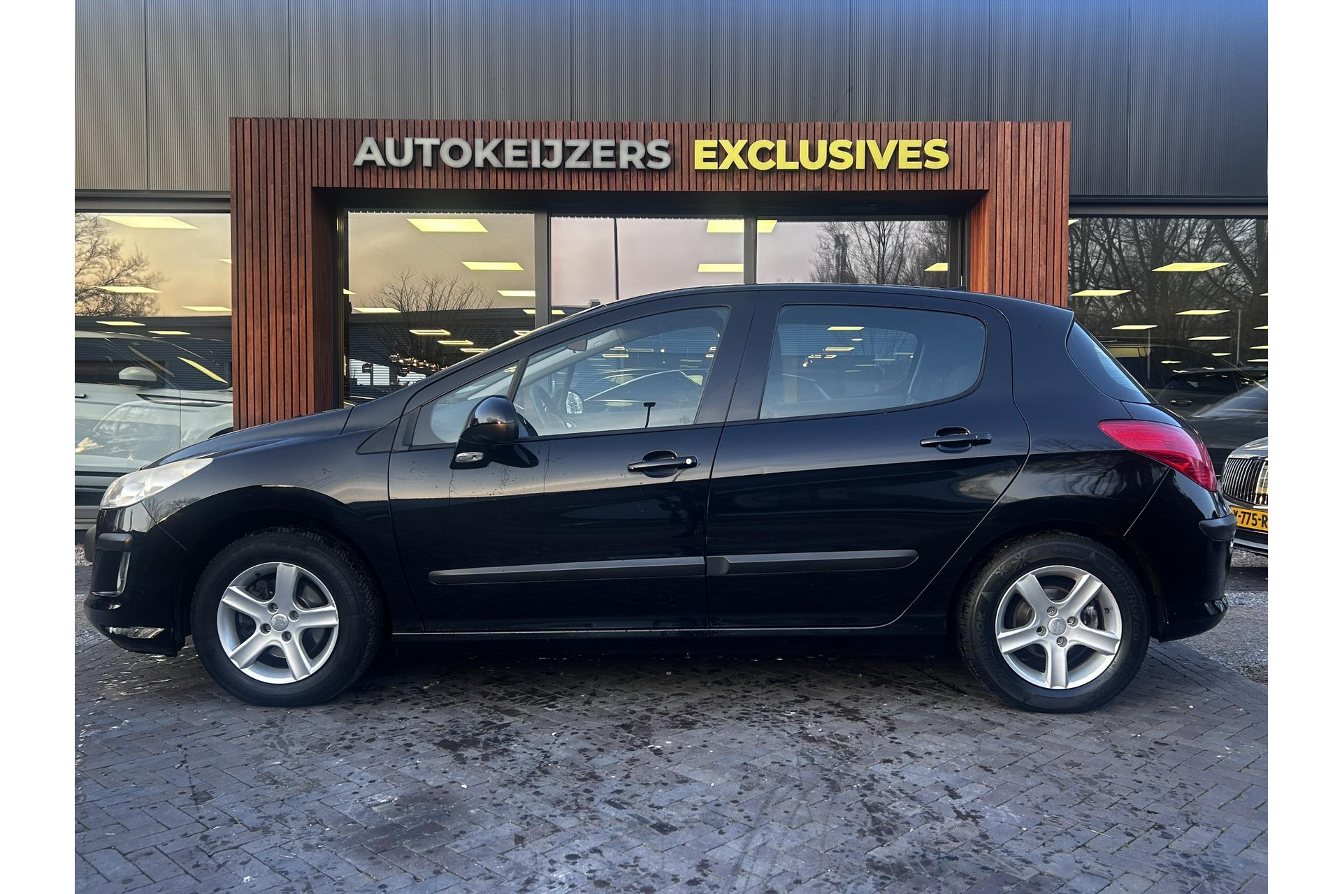 Peugeot 308 1.6 HDiF X-line 2010 BLACK PEARL PAINT (KTV) 18