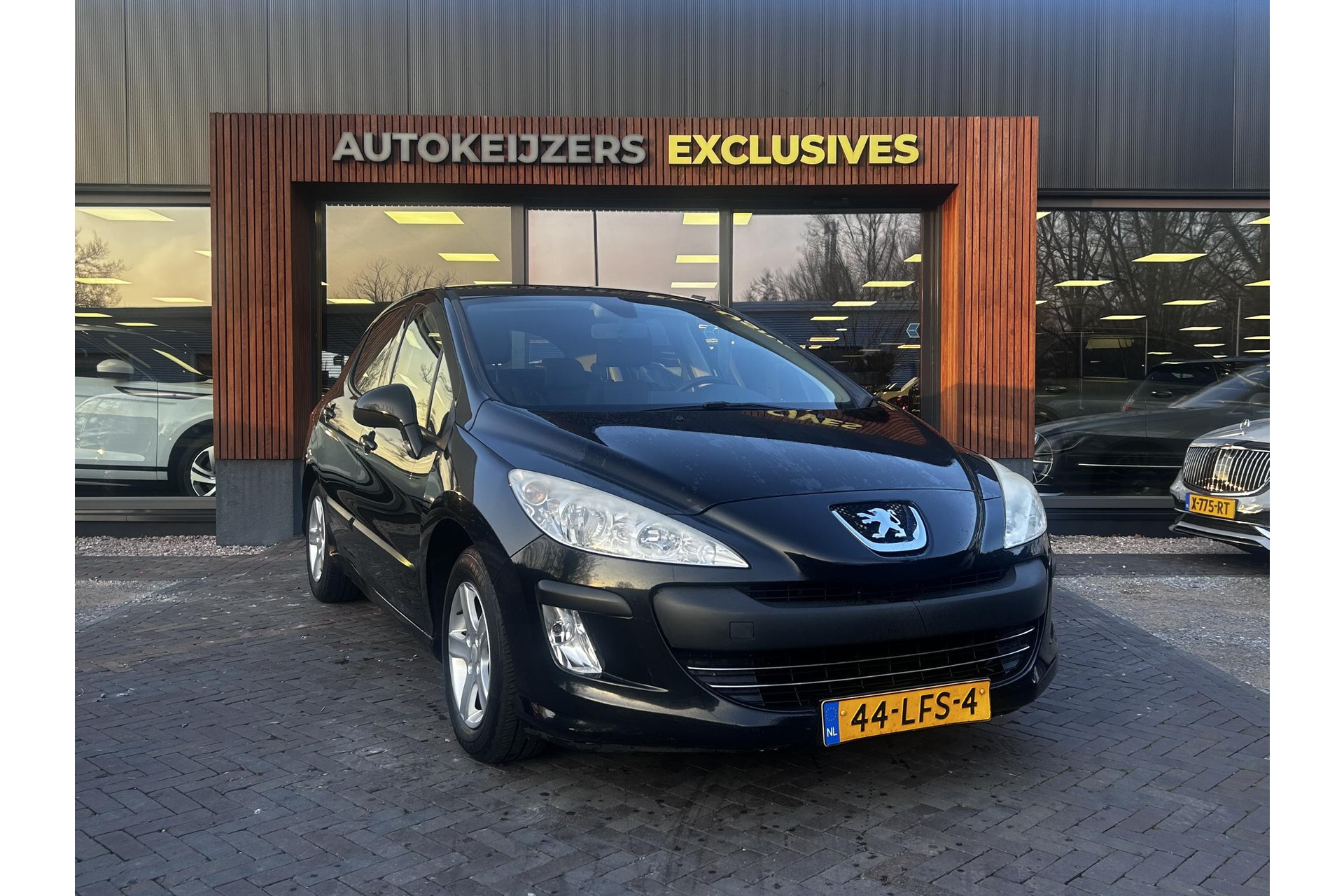 Peugeot 308 1.6 HDiF X-line 2010 BLACK PEARL PAINT (KTV) 22
