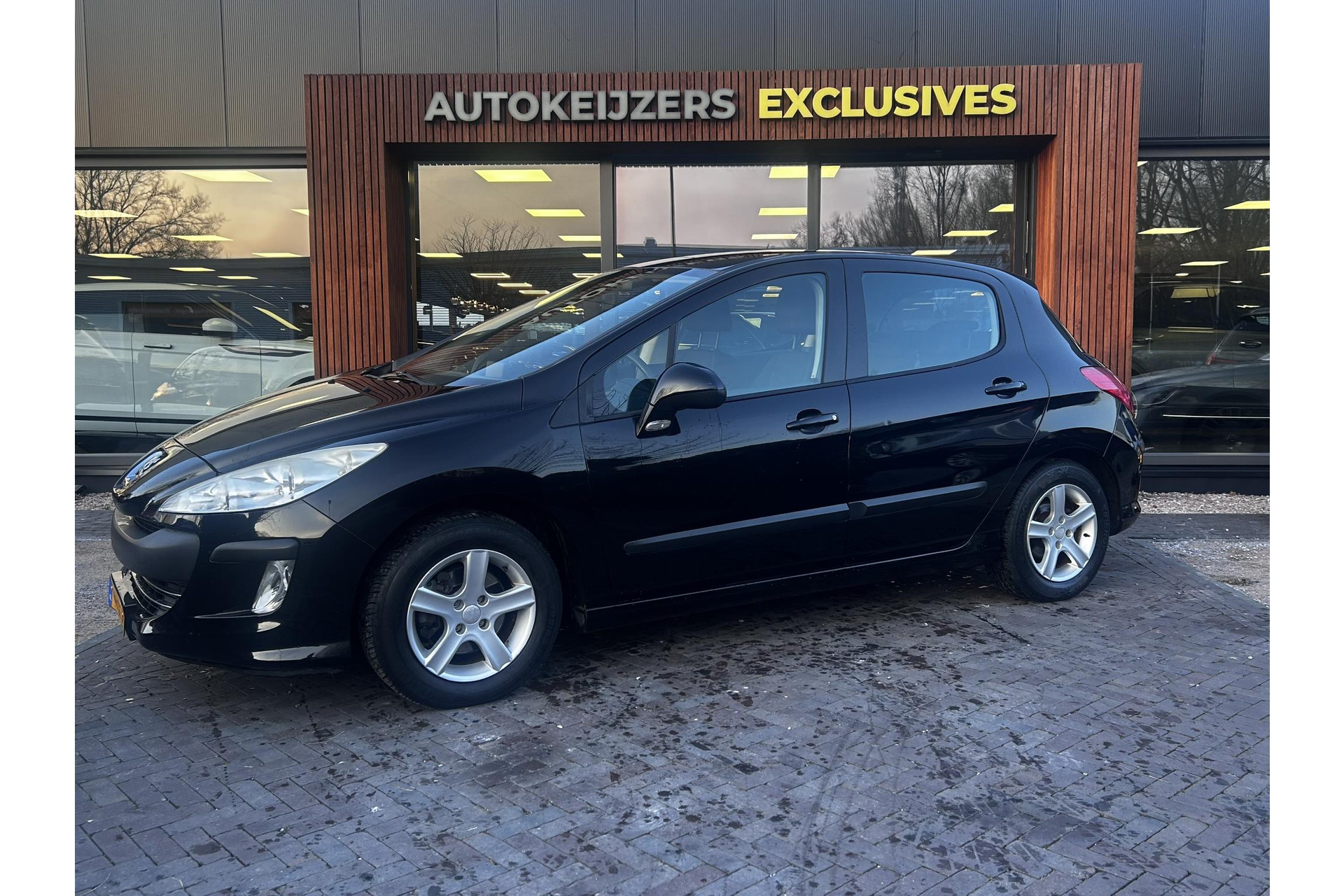 Peugeot 308 1.6 HDiF X-line 2010 BLACK PEARL PAINT (KTV) 26