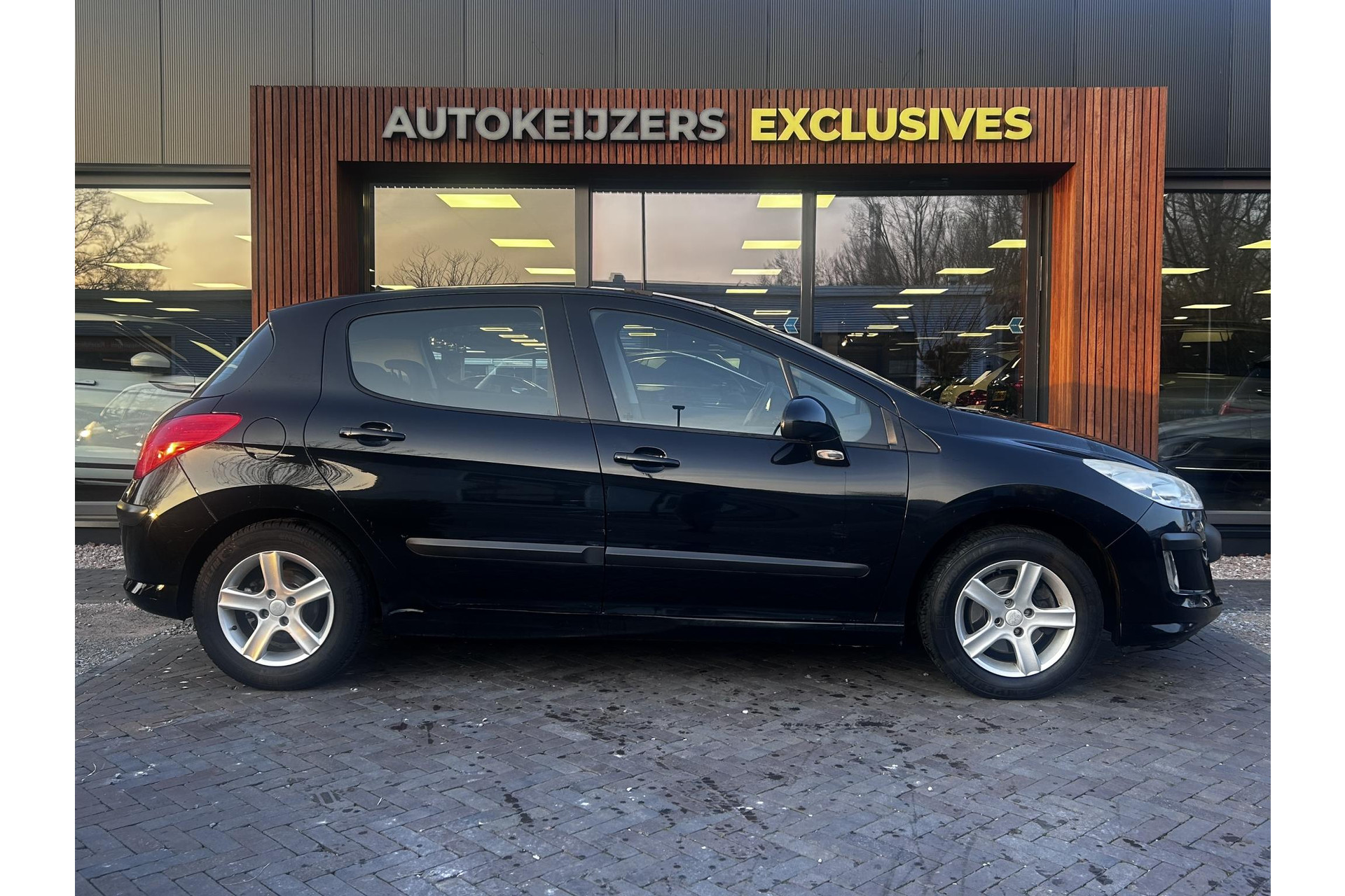 Peugeot 308 1.6 HDiF X-line 2010 BLACK PEARL PAINT (KTV) 3