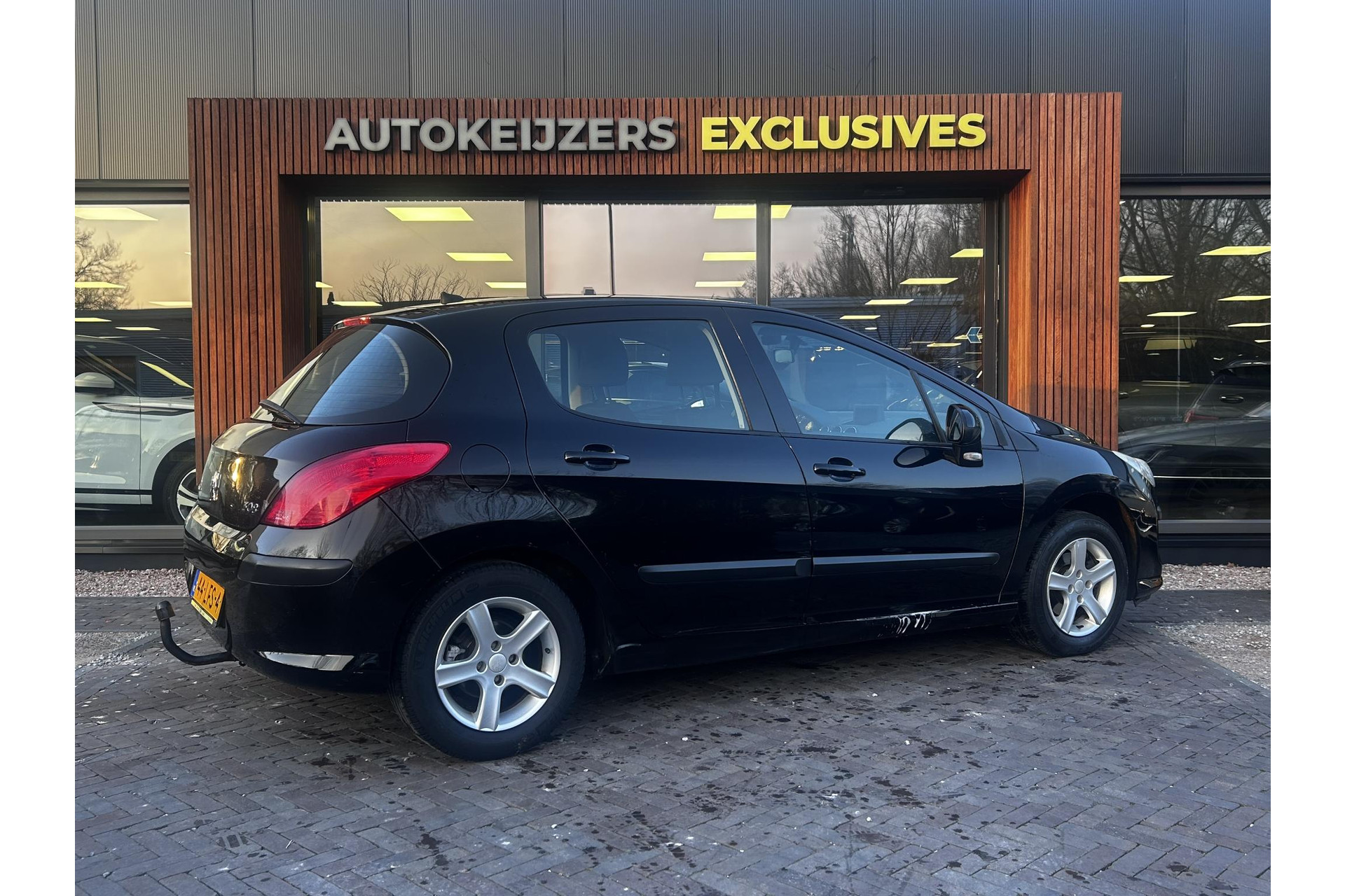 Peugeot 308 1.6 HDiF X-line 2010 BLACK PEARL PAINT (KTV) 5