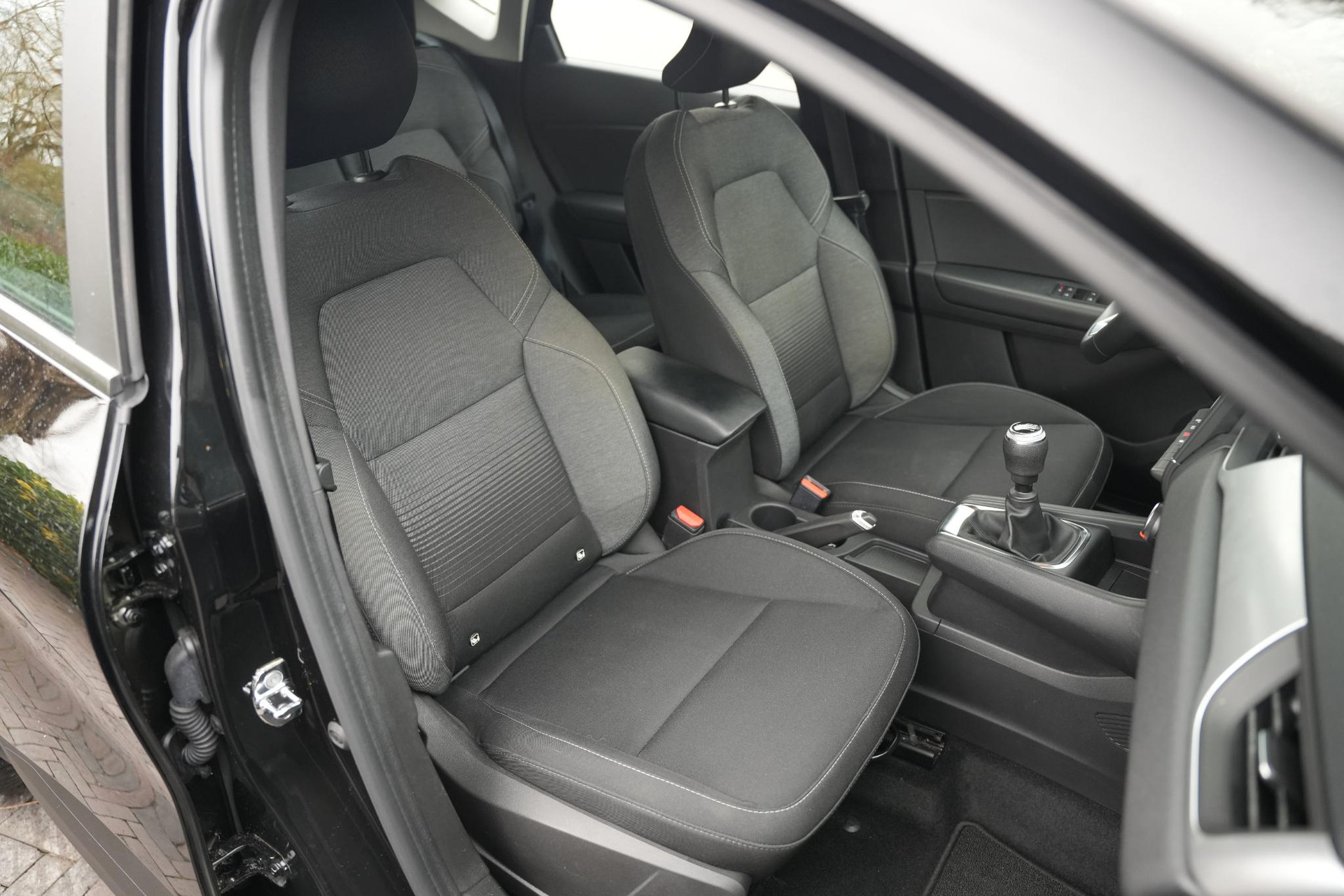 Renault Captur 1.0 TCe 100 Bi-Fuel Zen 2021 Noir etoilé gne 7