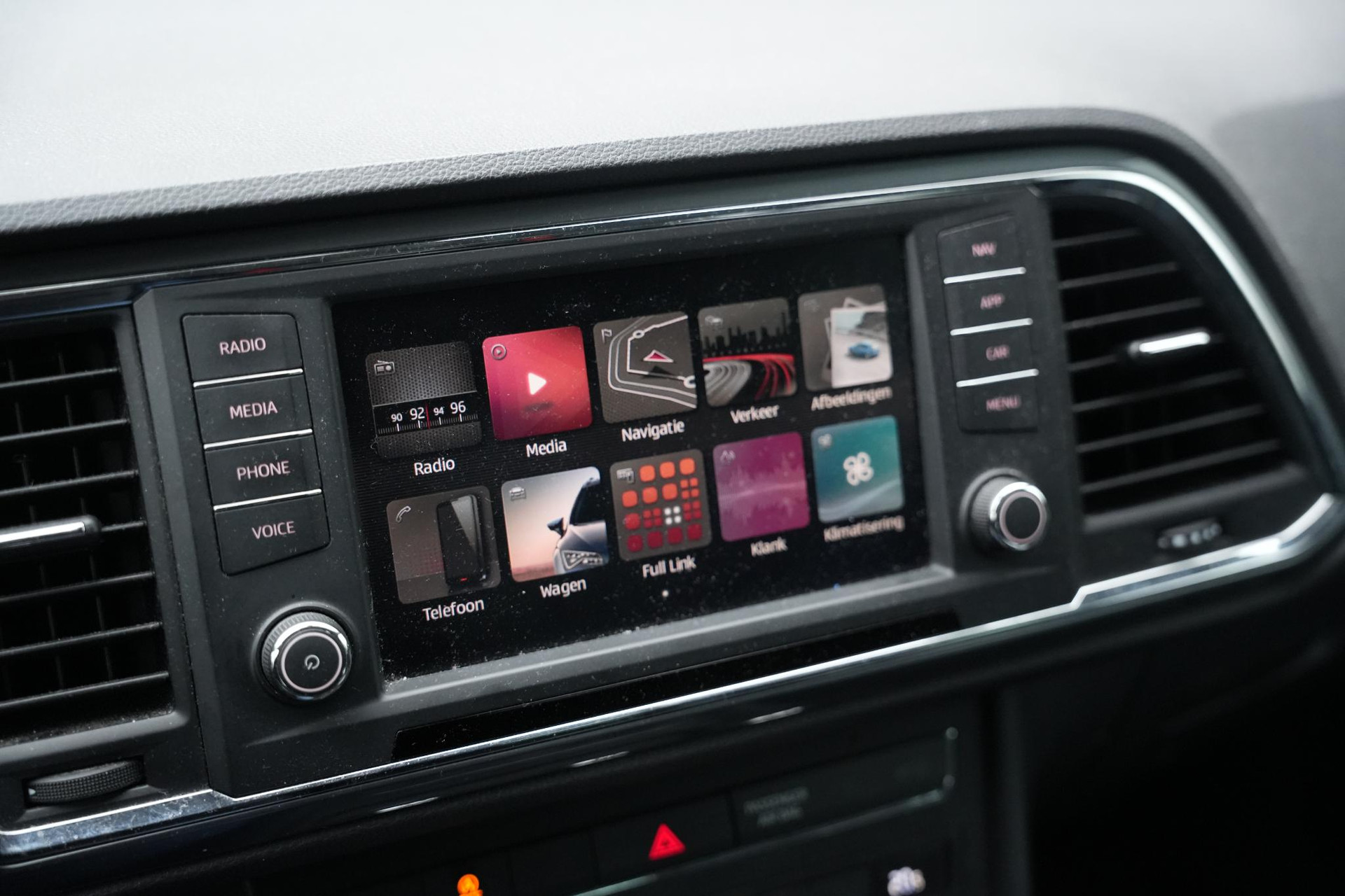 SEAT Ateca 1.4 EcoTSI Style 2018 Bila white 32