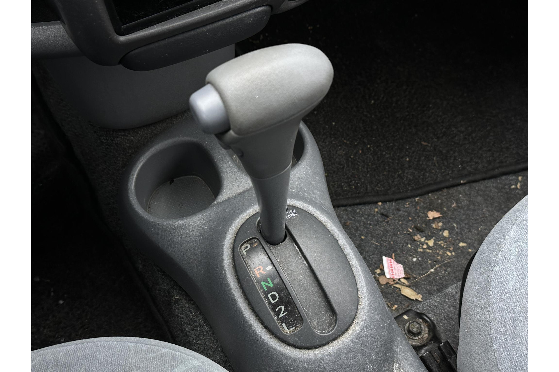 Toyota Yaris 1.3-16V VVT-i Sol 2000 - 10