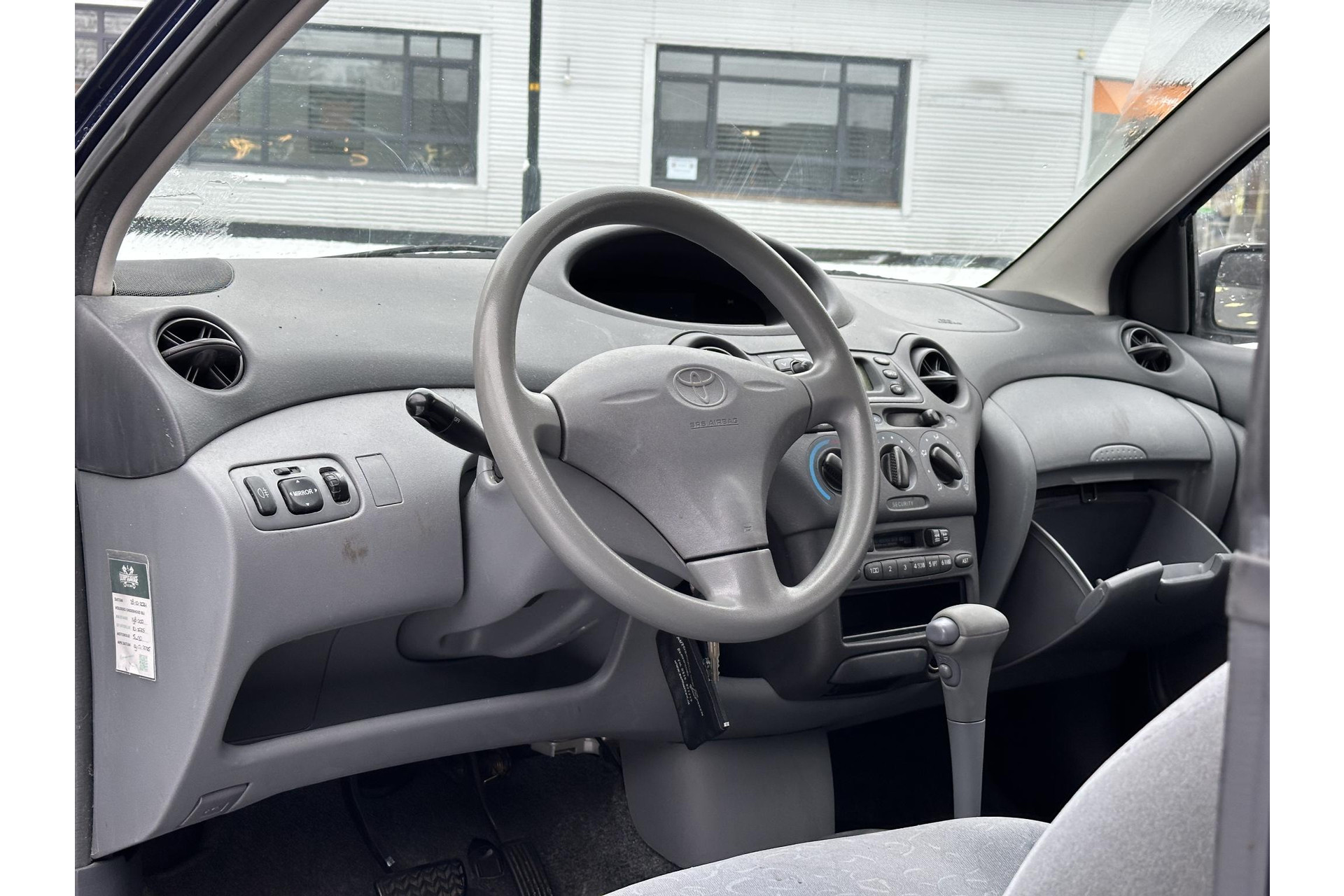 Toyota Yaris 1.3-16V VVT-i Sol 2000 - 4