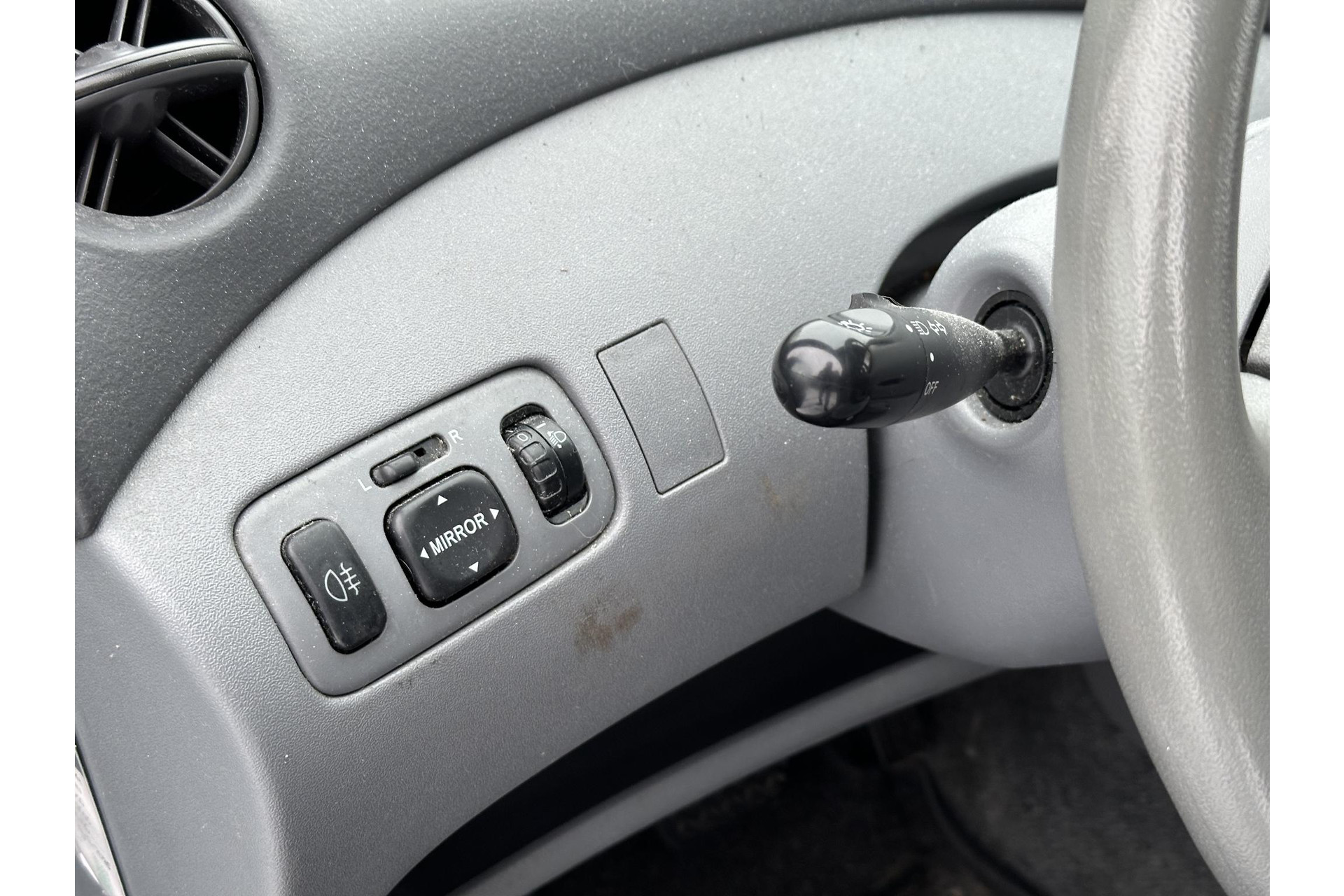 Toyota Yaris 1.3-16V VVT-i Sol 2000 - 9