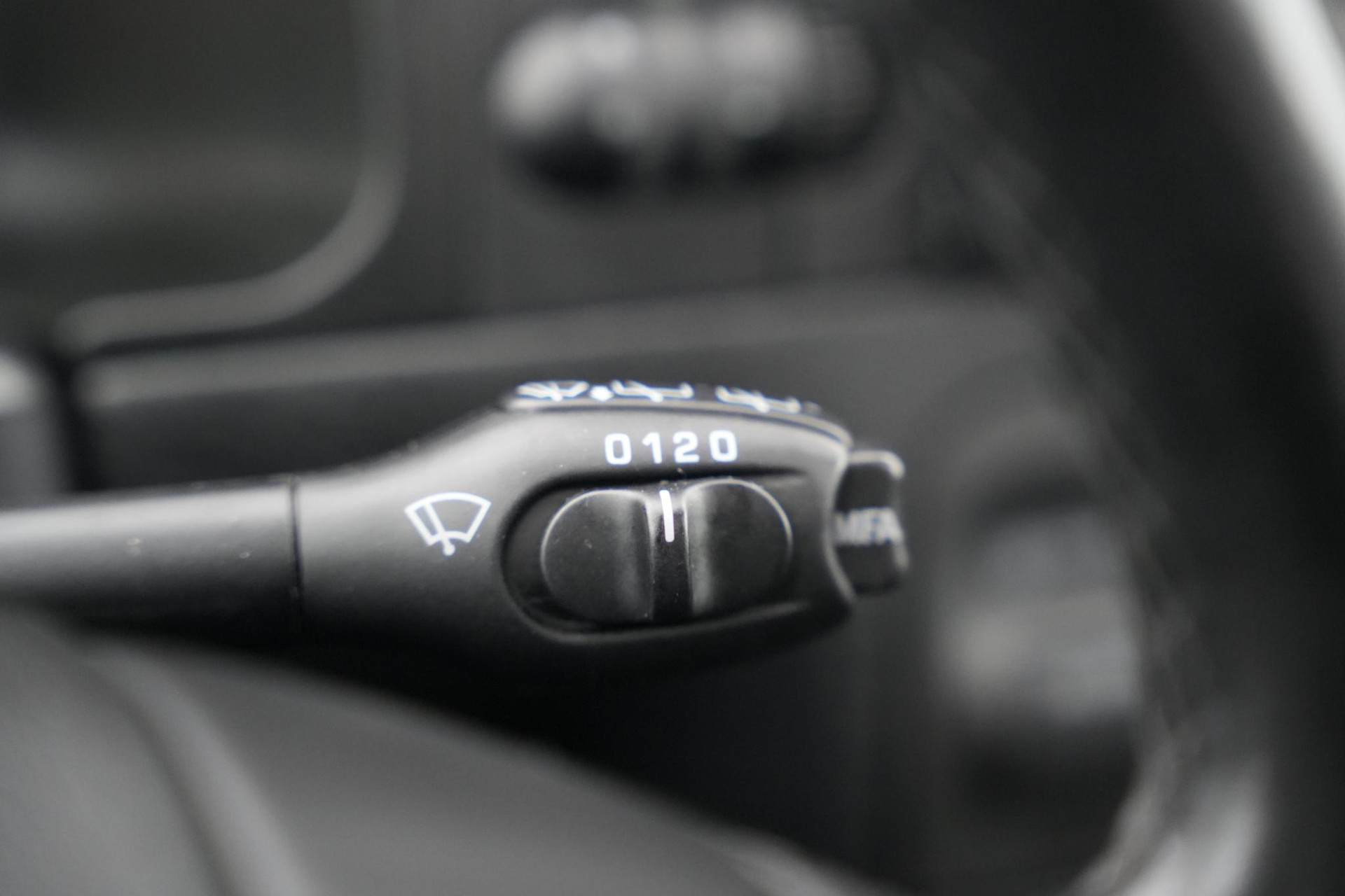 Volkswagen Golf 2.8 VR6 1997 Moonlightblue pareleffect 36