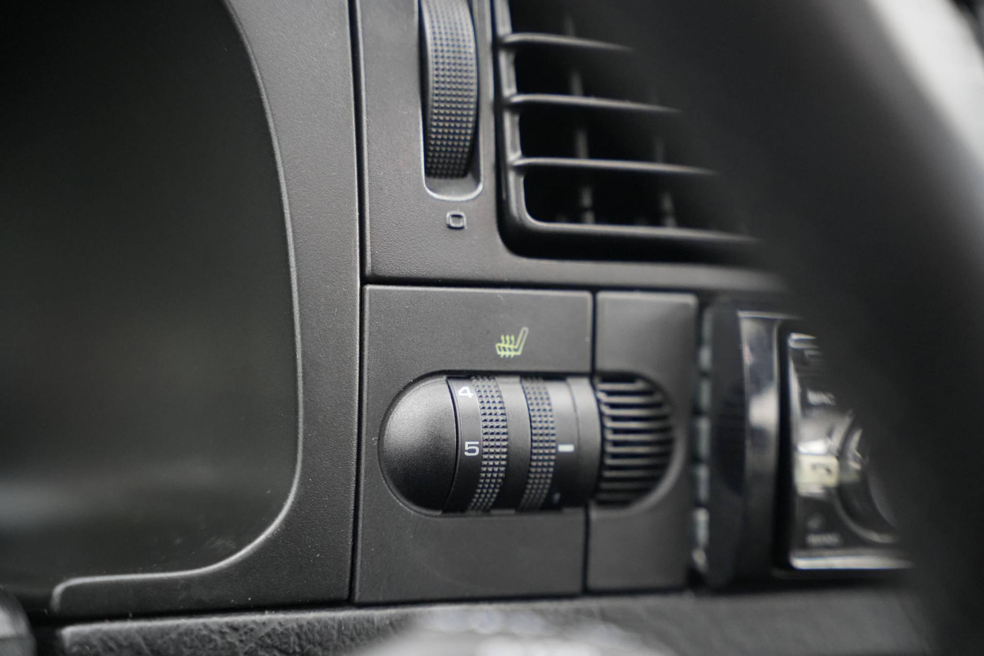 Volkswagen Golf 2.8 VR6 1997 Moonlightblue pareleffect 37