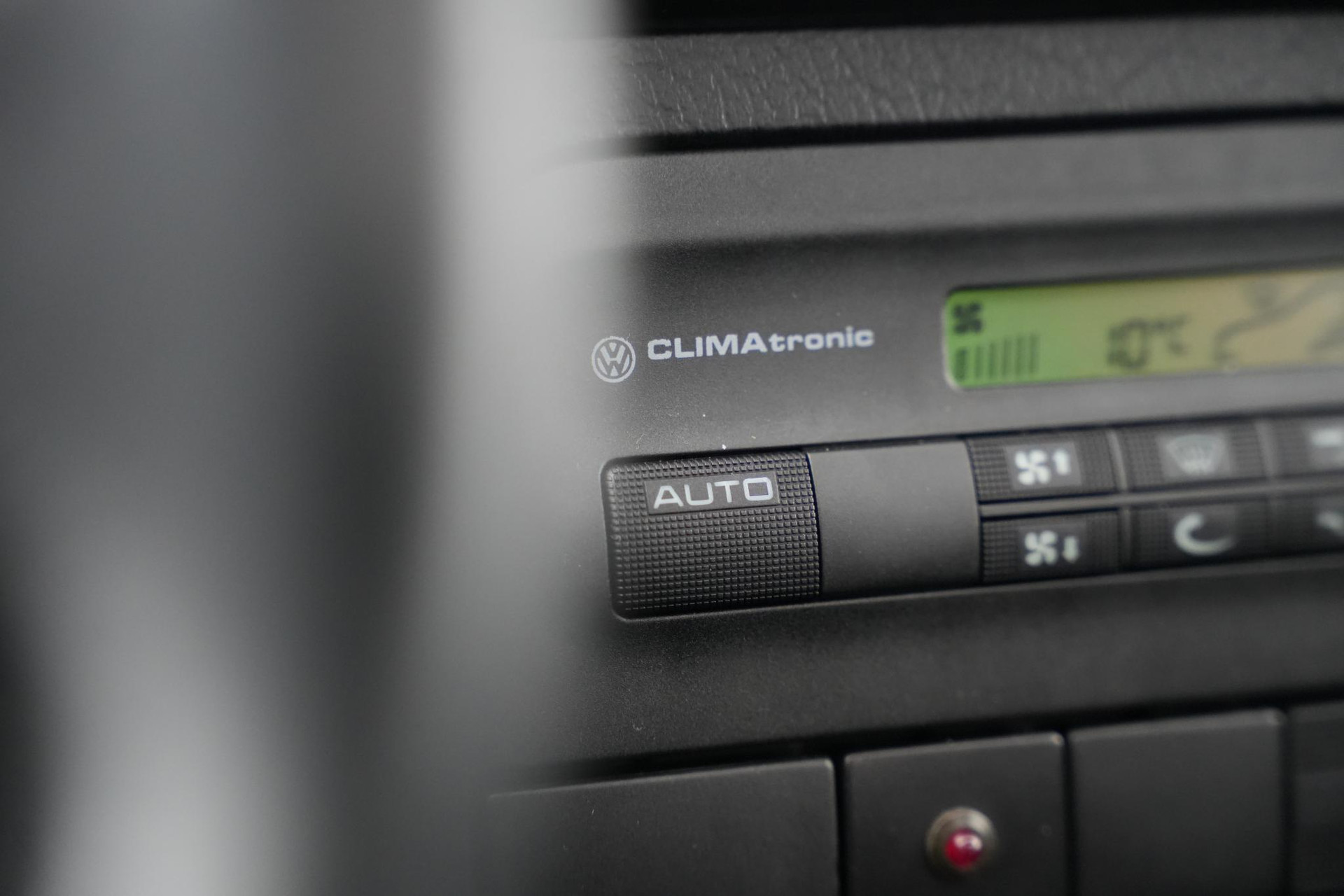 Volkswagen Golf 2.8 VR6 1997 Moonlightblue pareleffect 39