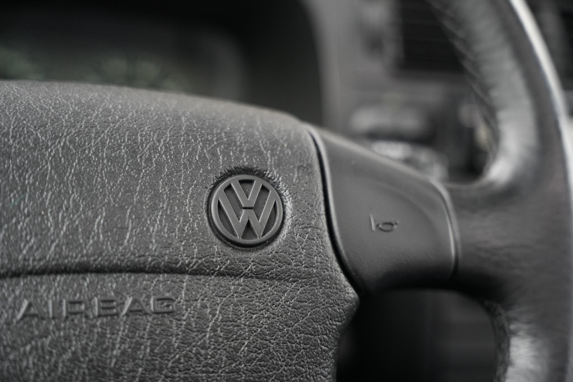 Volkswagen Golf 2.8 VR6 1997 Moonlightblue pareleffect 40