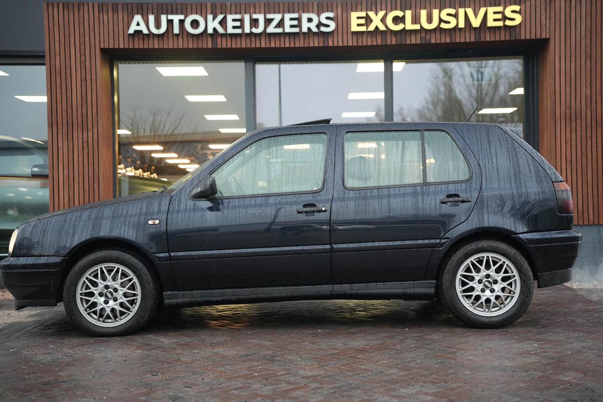 Volkswagen Golf 2.8 VR6 1997 Moonlightblue pareleffect 7