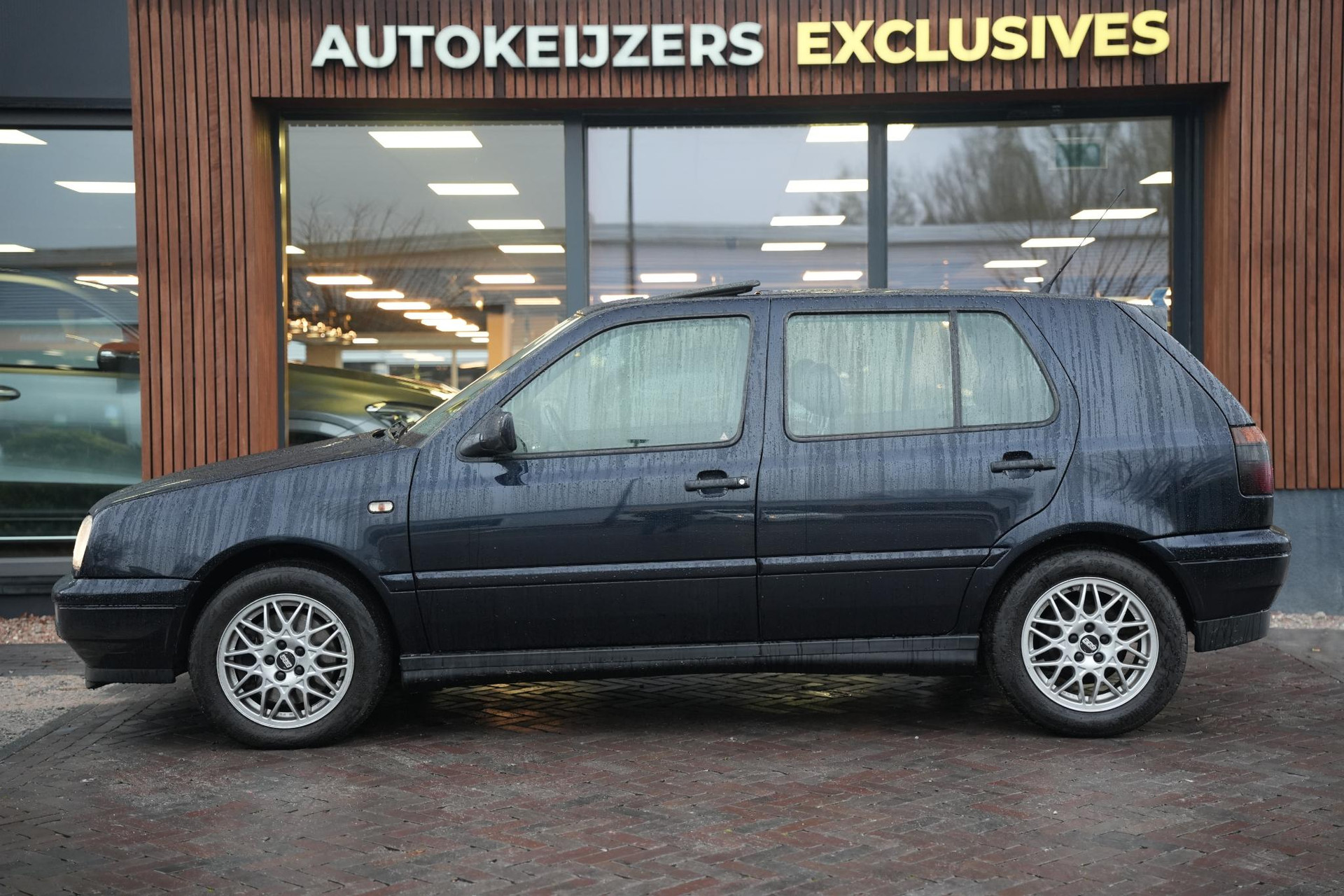 Volkswagen Golf 2.8 VR6 1997 Moonlightblue pareleffect 8