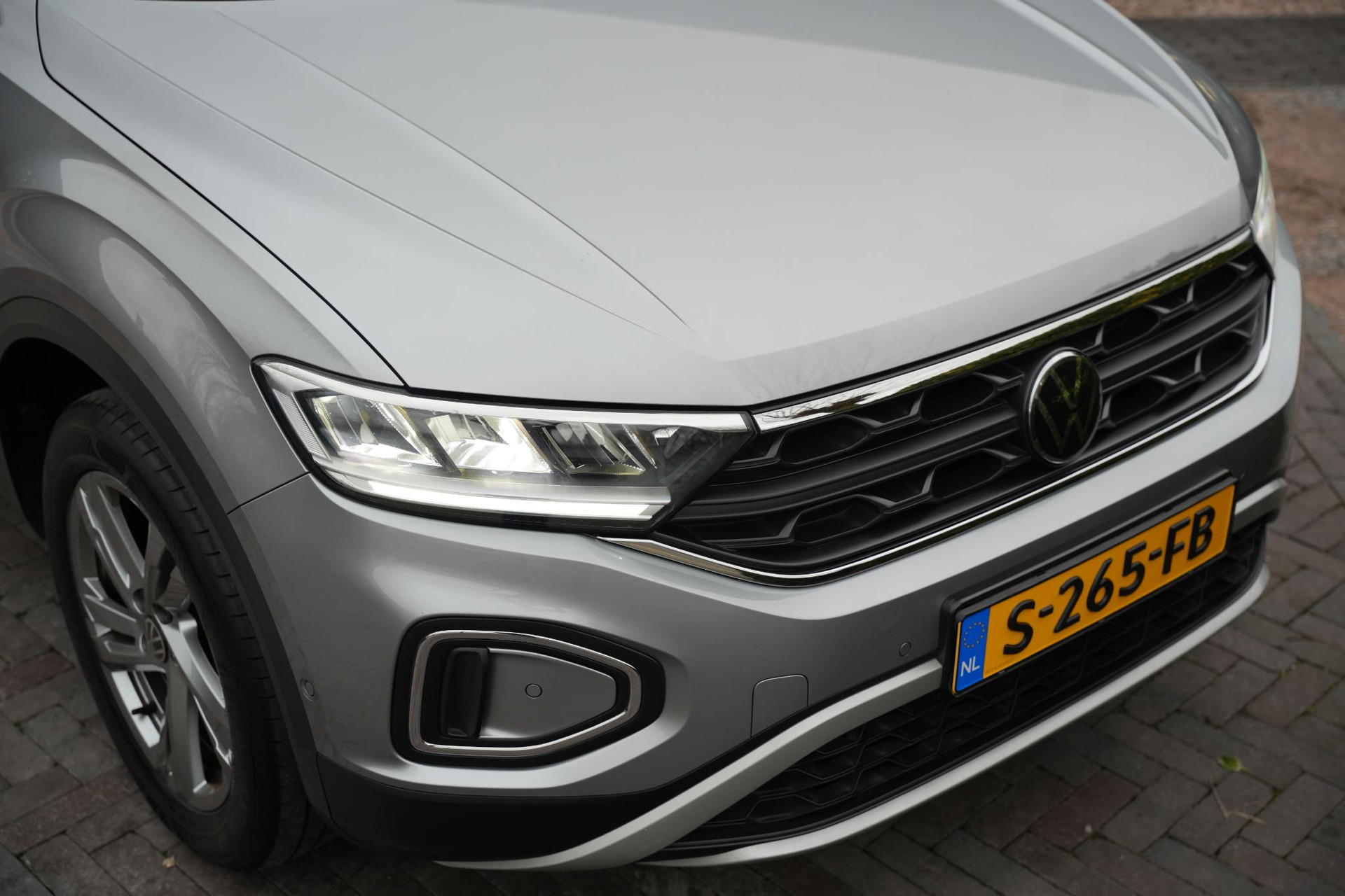 Volkswagen T-Roc 1.0 TSI Life 2023 Pyrit silver 10