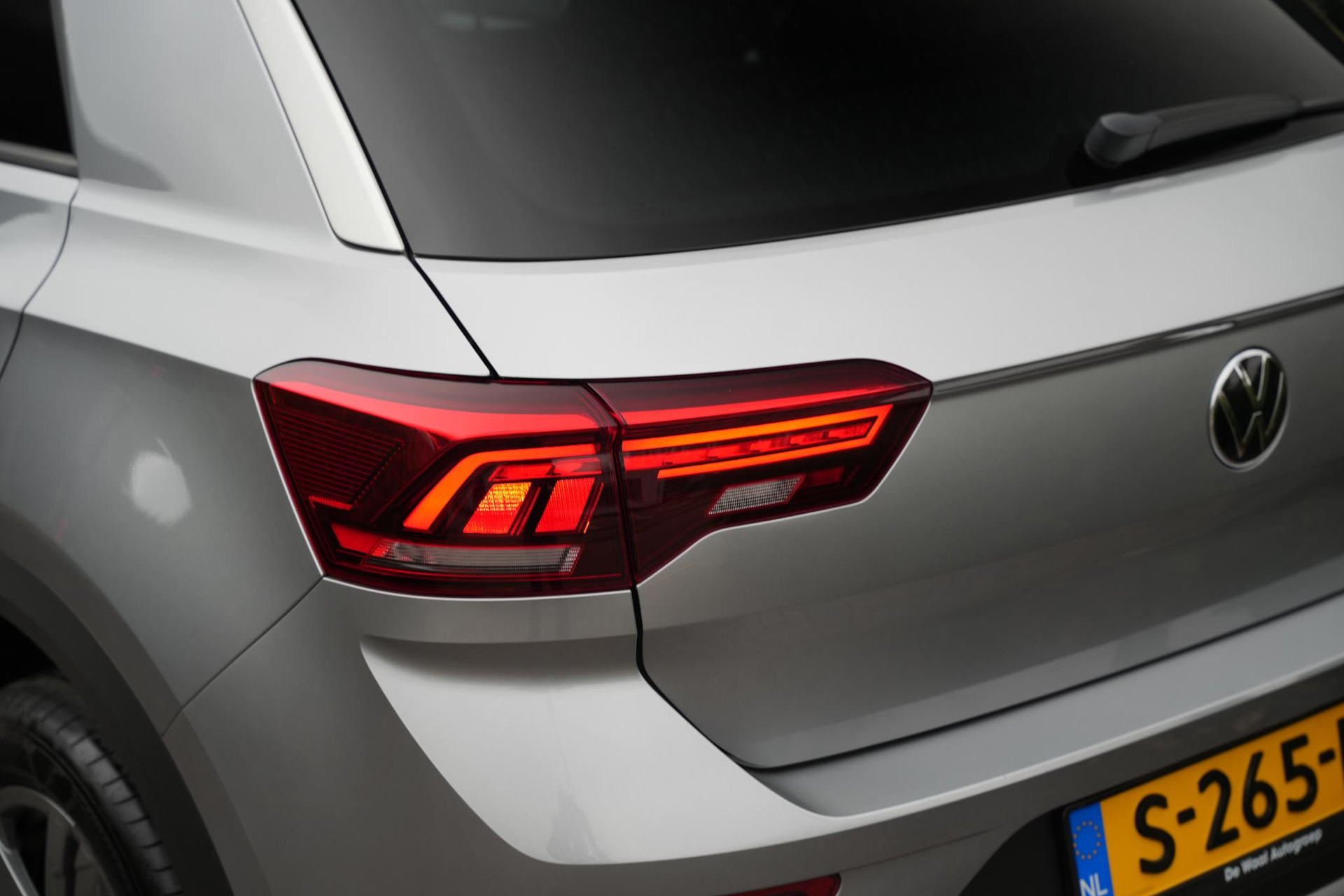 Volkswagen T-Roc 1.0 TSI Life 2023 Pyrit silver 12