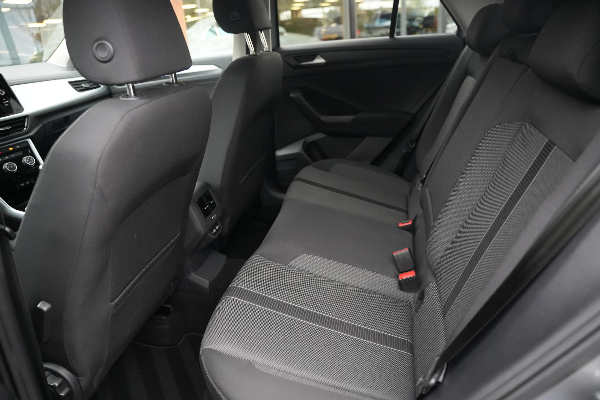 Volkswagen T-Roc 1.0 TSI Life 2023 Pyrit silver 15