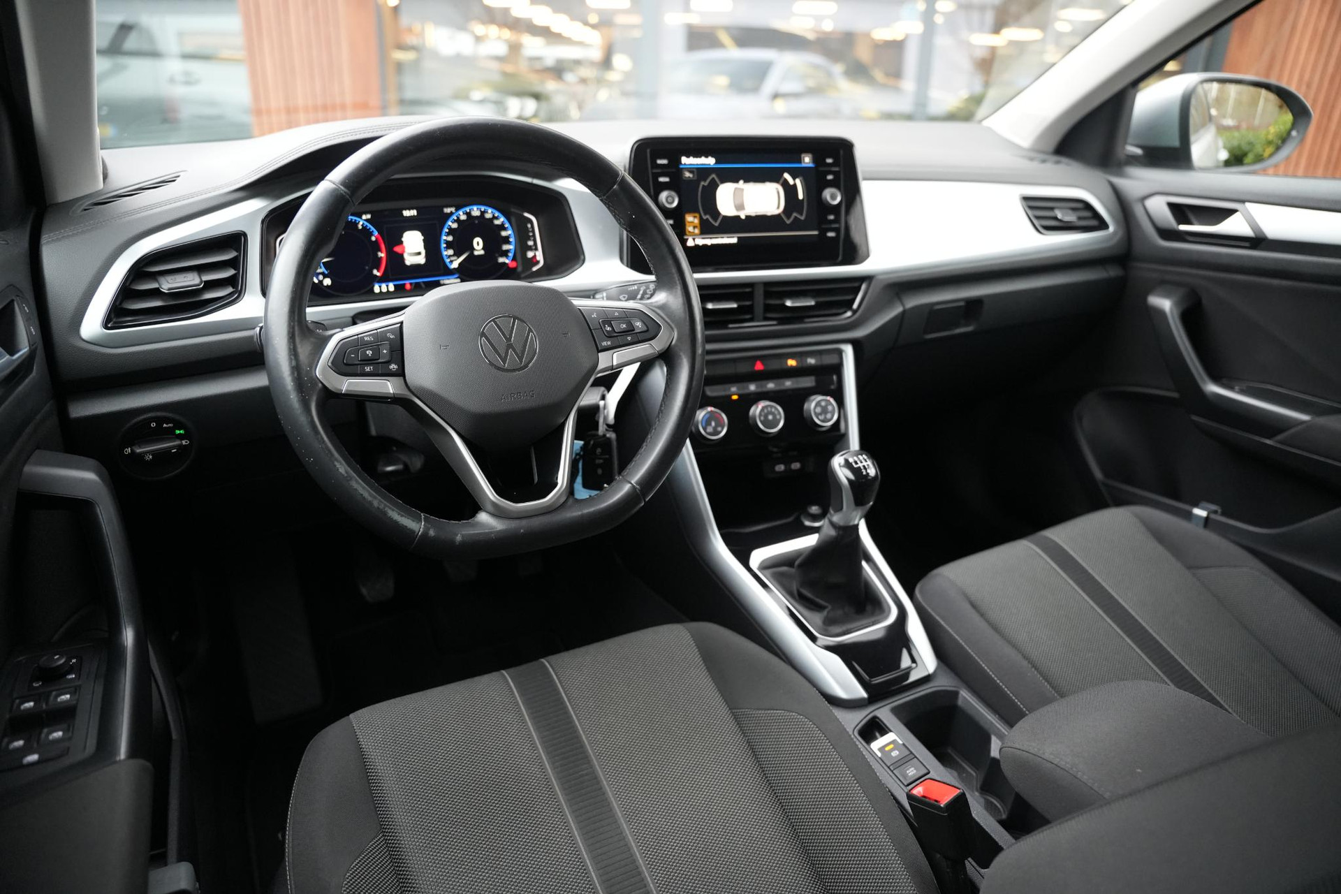 Volkswagen T-Roc 1.0 TSI Life 2023 Pyrit silver 2