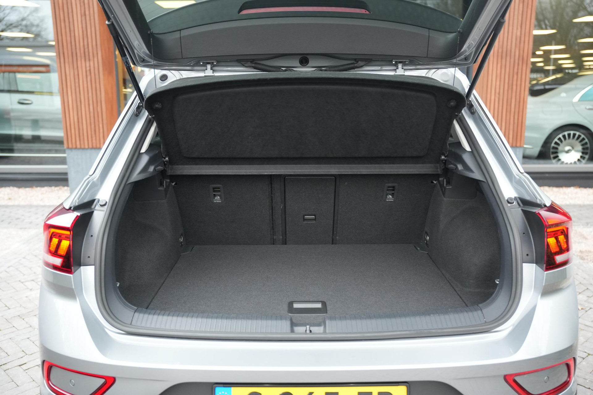 Volkswagen T-Roc 1.0 TSI Life 2023 Pyrit silver 20