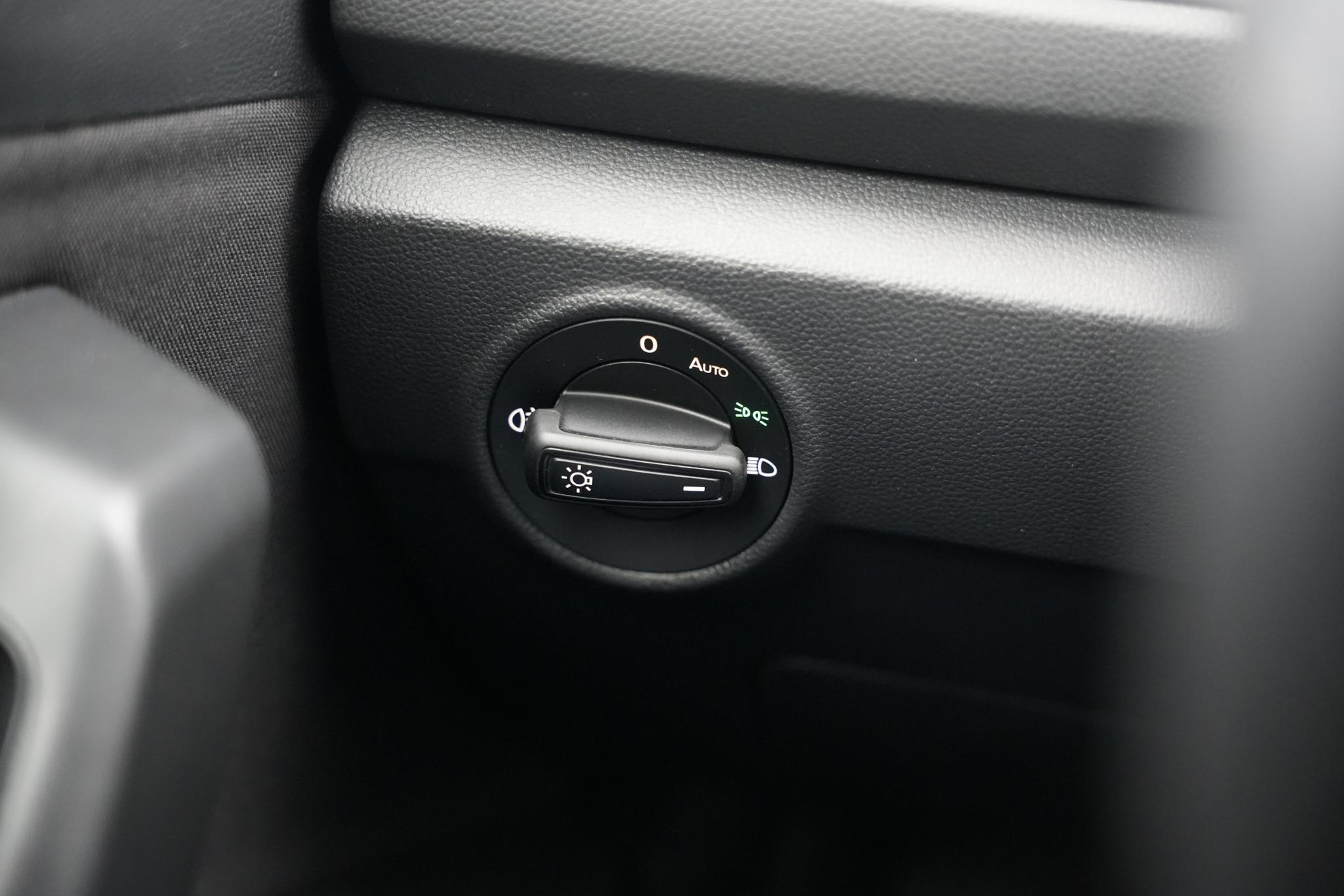 Volkswagen T-Roc 1.0 TSI Life 2023 Pyrit silver 25