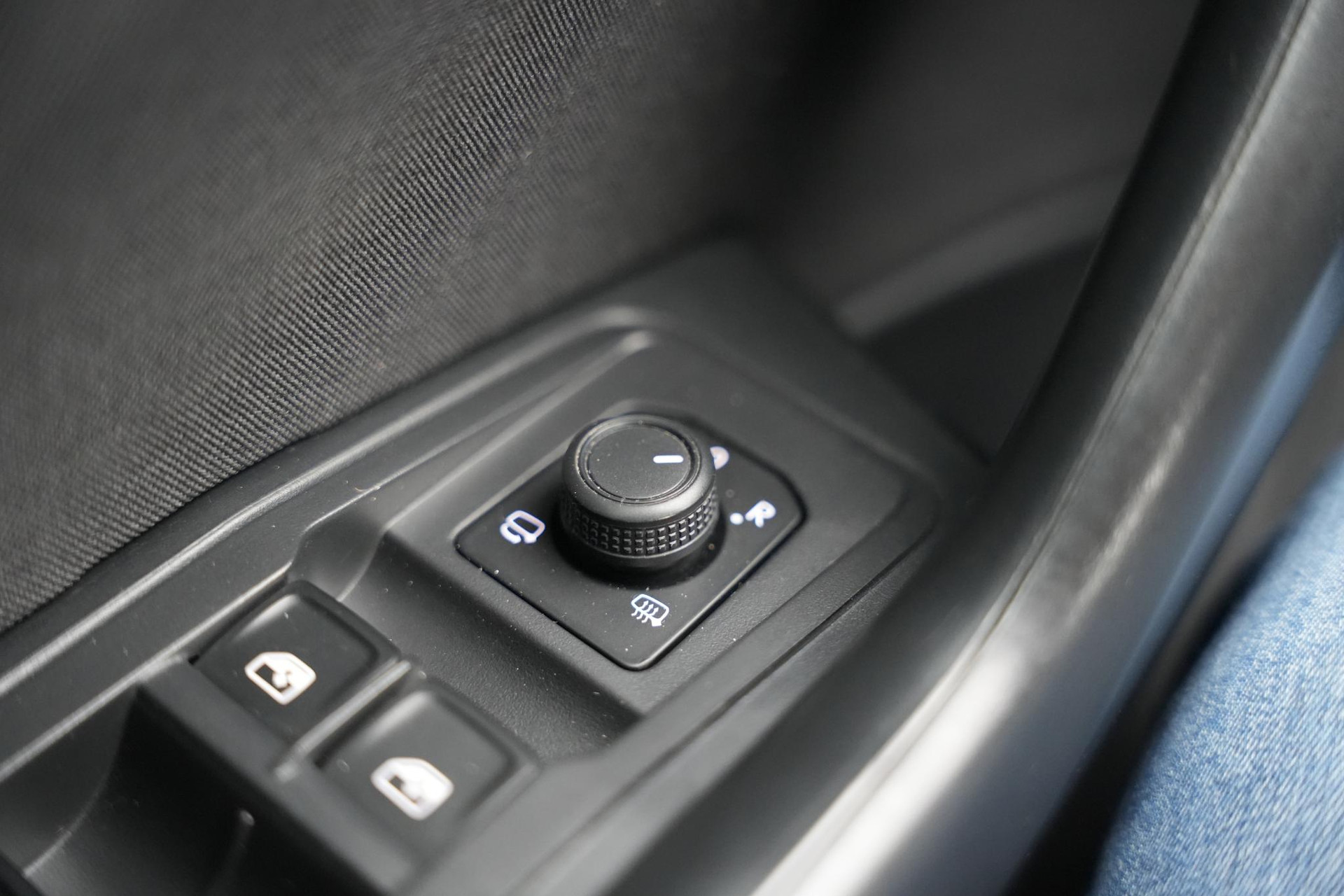 Volkswagen T-Roc 1.0 TSI Life 2023 Pyrit silver 26