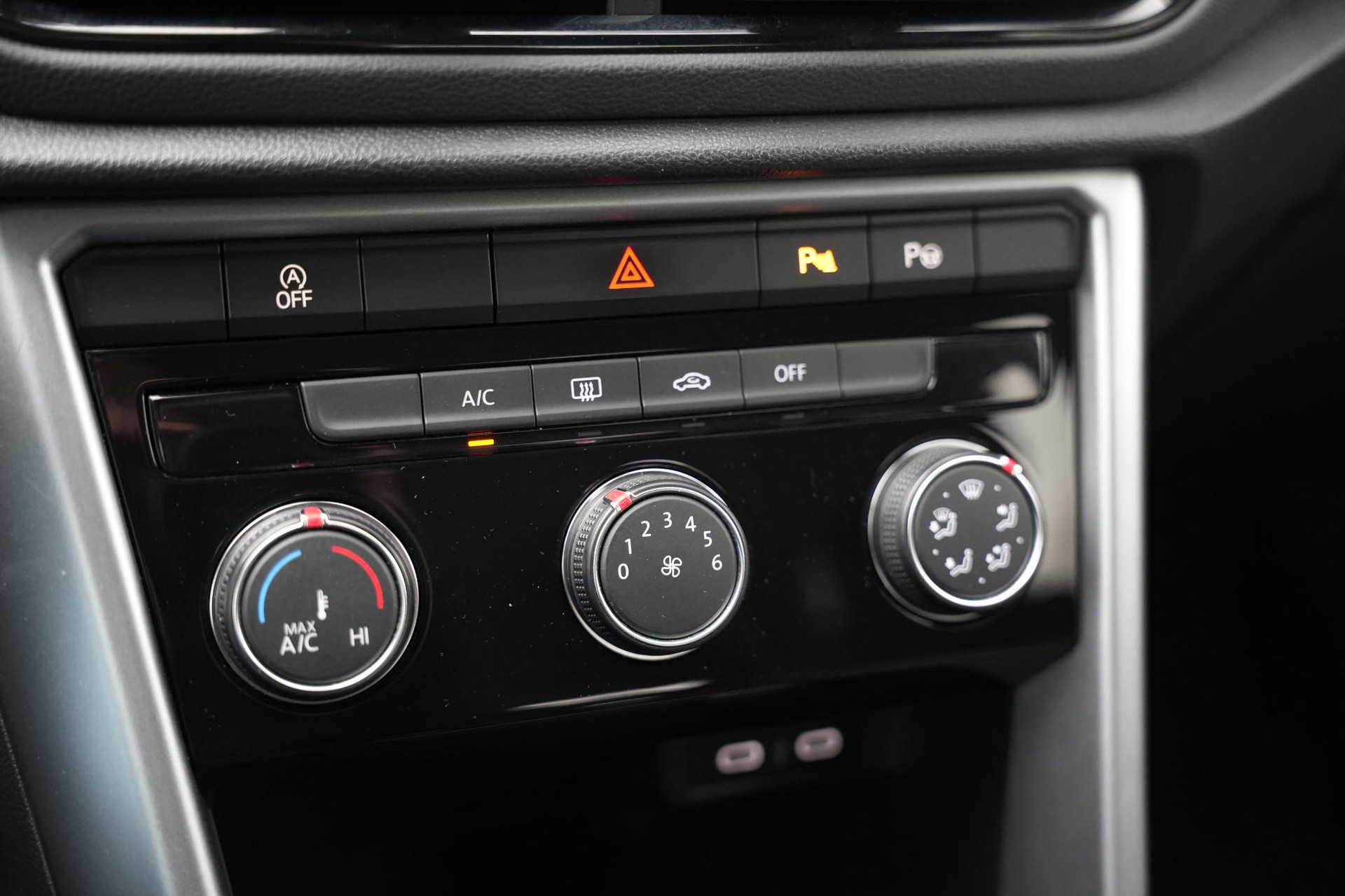 Volkswagen T-Roc 1.0 TSI Life 2023 Pyrit silver 27