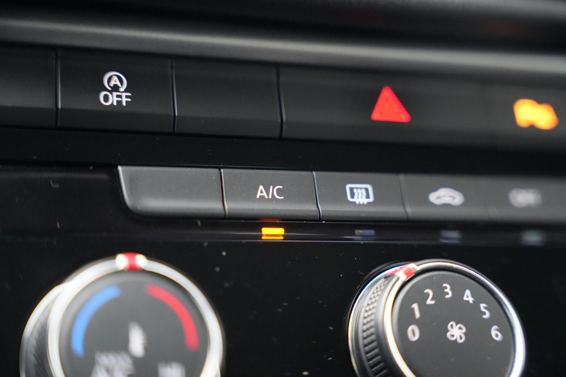 Volkswagen T-Roc 1.0 TSI Life 2023 Pyrit silver 28