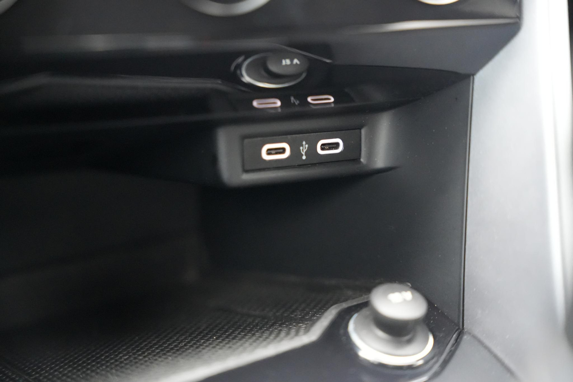 Volkswagen T-Roc 1.0 TSI Life 2023 Pyrit silver 29