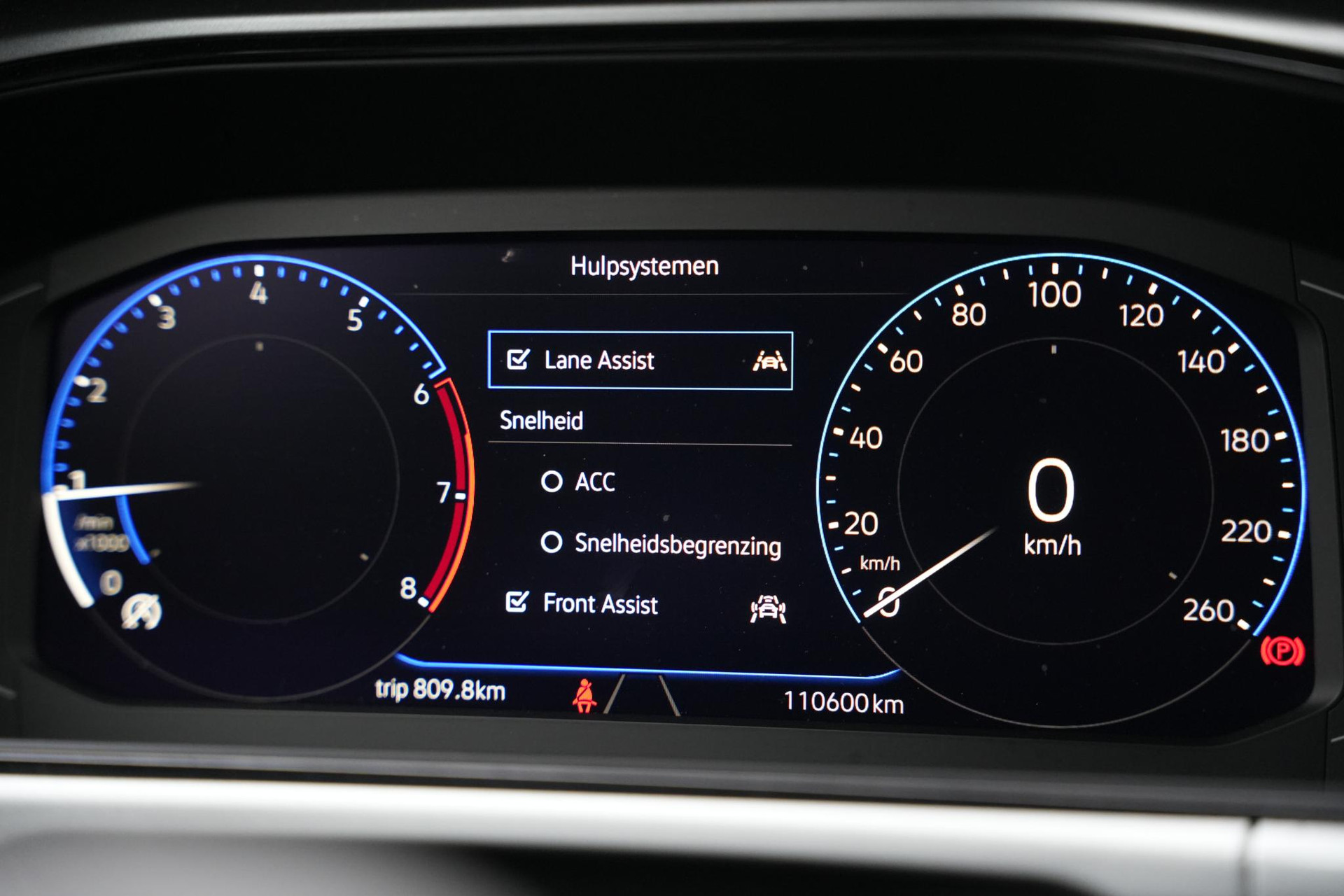 Volkswagen T-Roc 1.0 TSI Life 2023 Pyrit silver 39