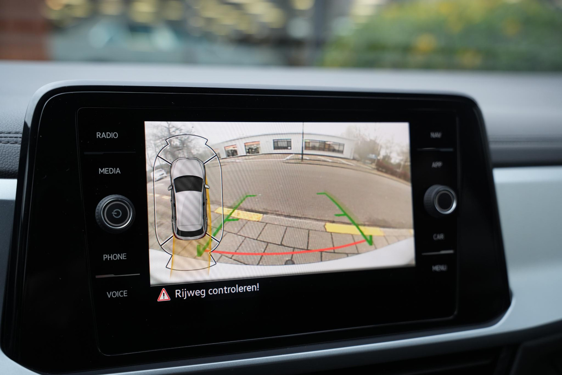 Volkswagen T-Roc 1.0 TSI Life 2023 Pyrit silver 40