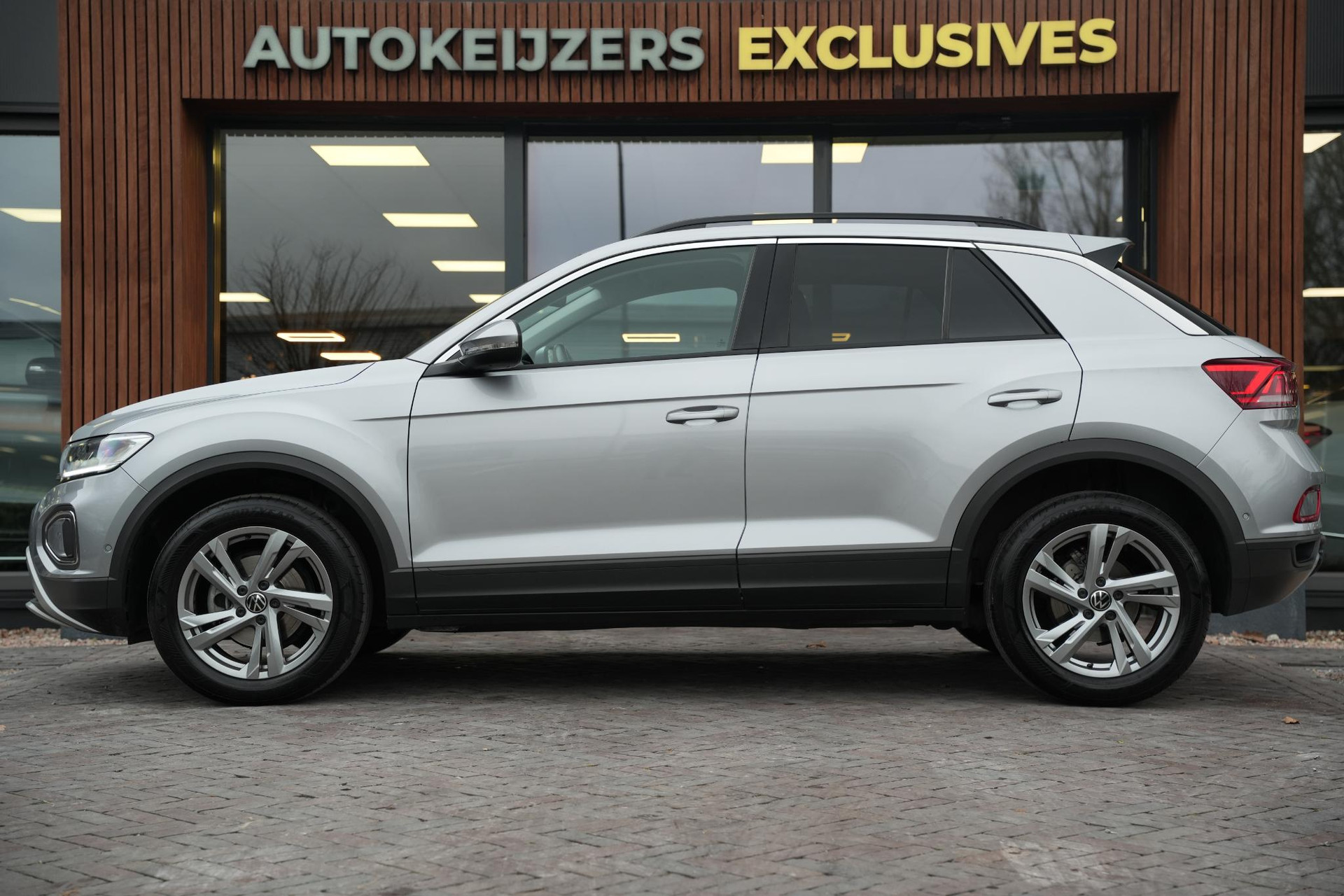 Volkswagen T-Roc 1.0 TSI Life 2023 Pyrit silver 5
