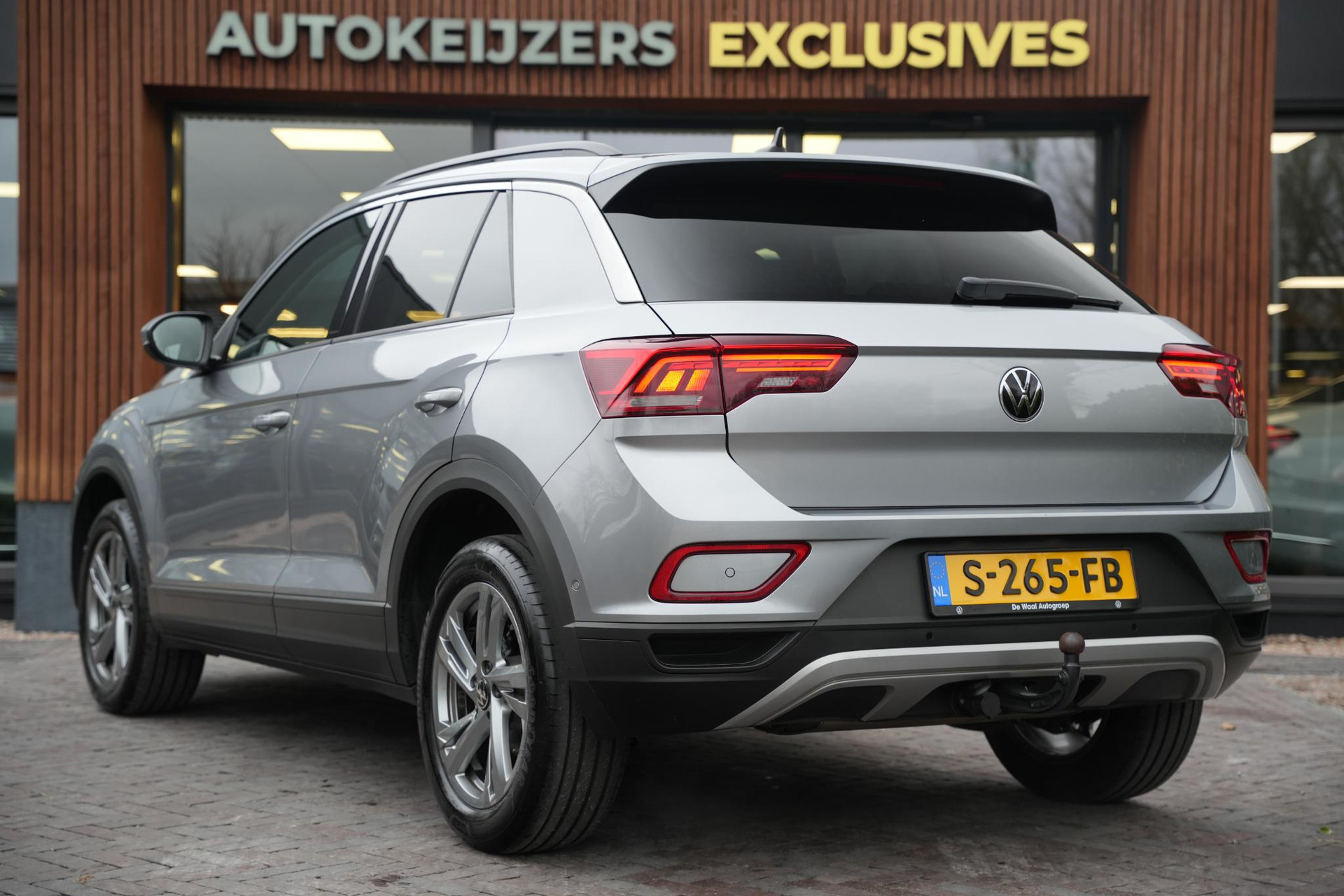 Volkswagen T-Roc 1.0 TSI Life 2023 Pyrit silver 6