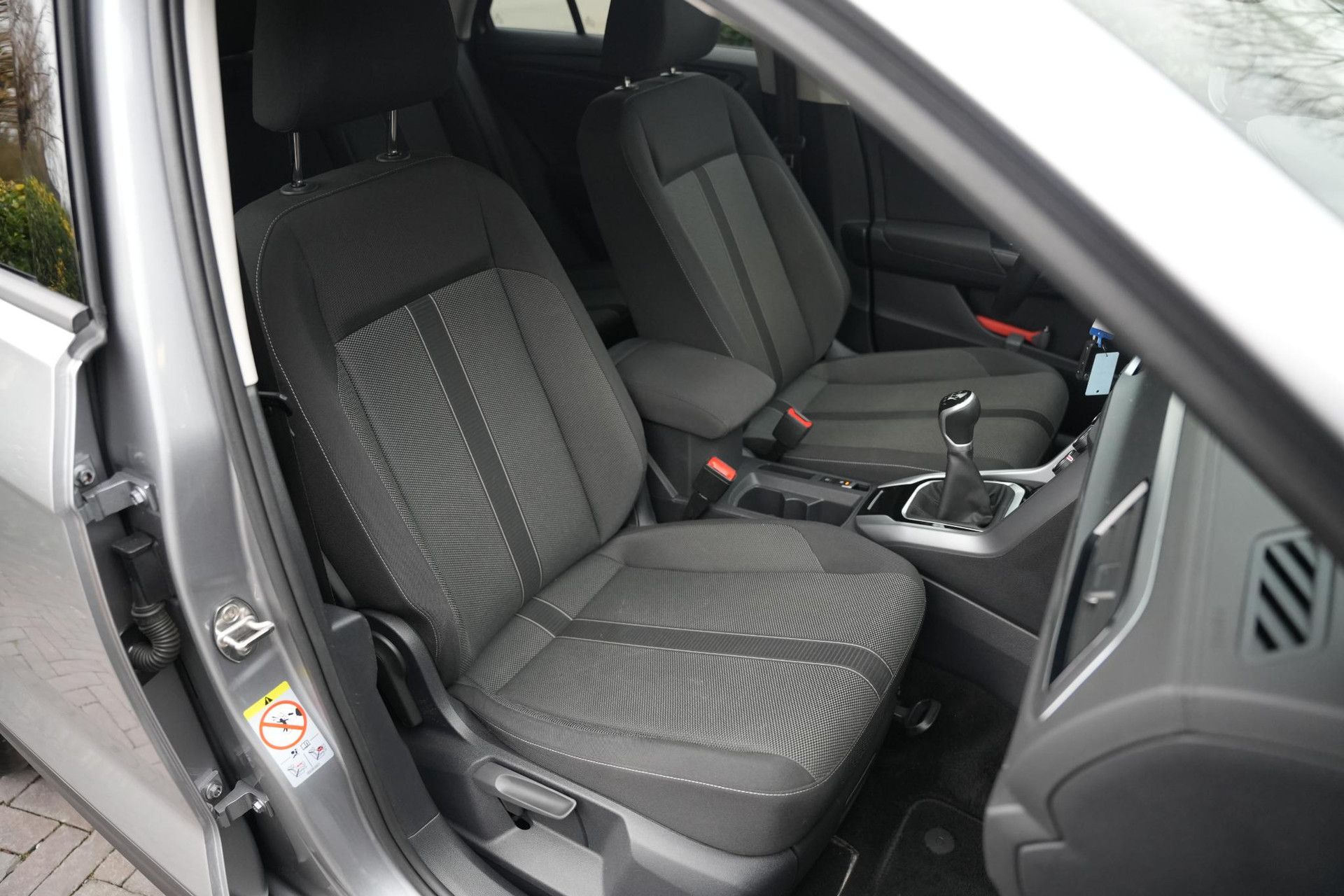 Volkswagen T-Roc 1.0 TSI Life 2023 Pyrit silver 9