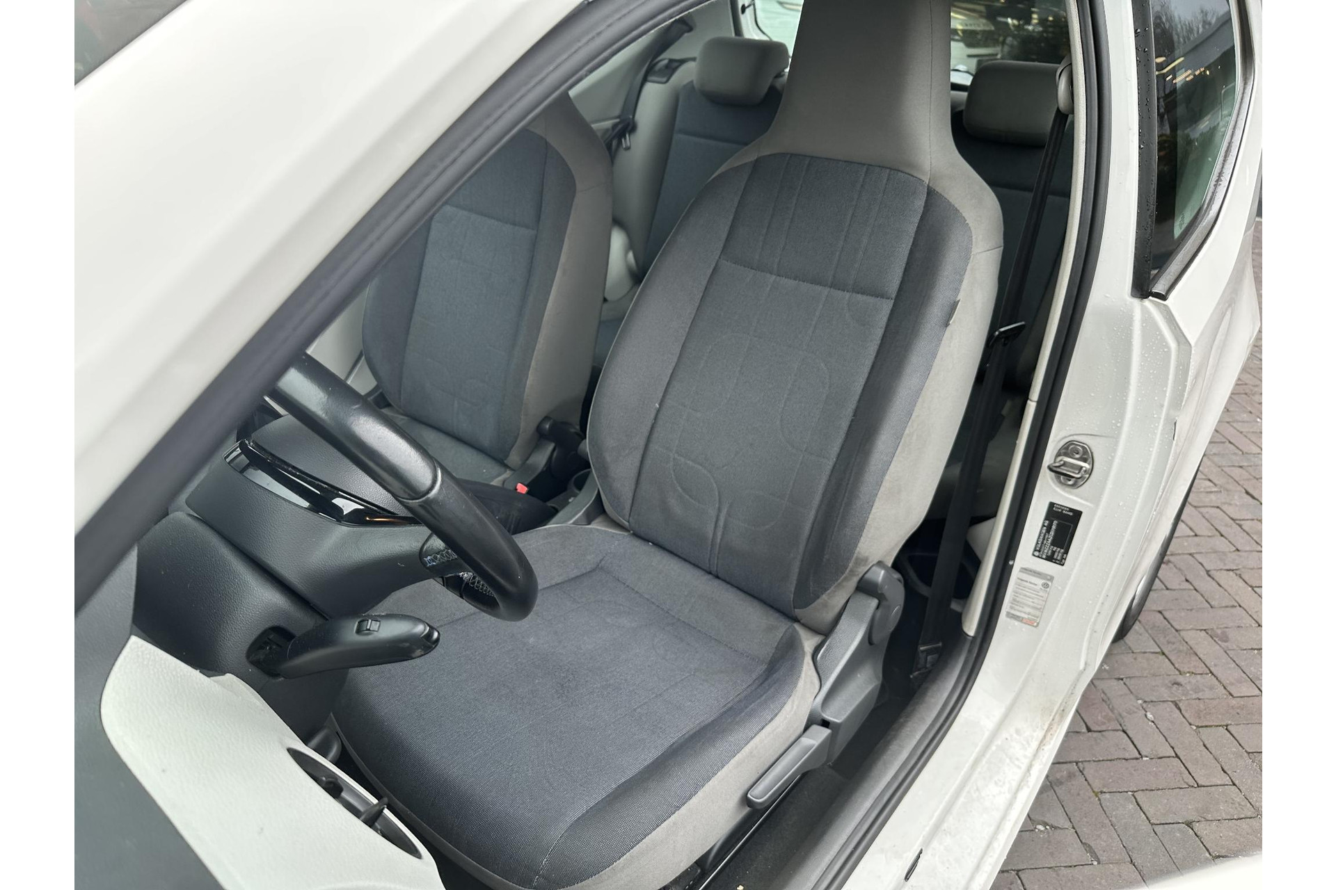 Volkswagen up! 1.0 move up! 2012 Candy white 12