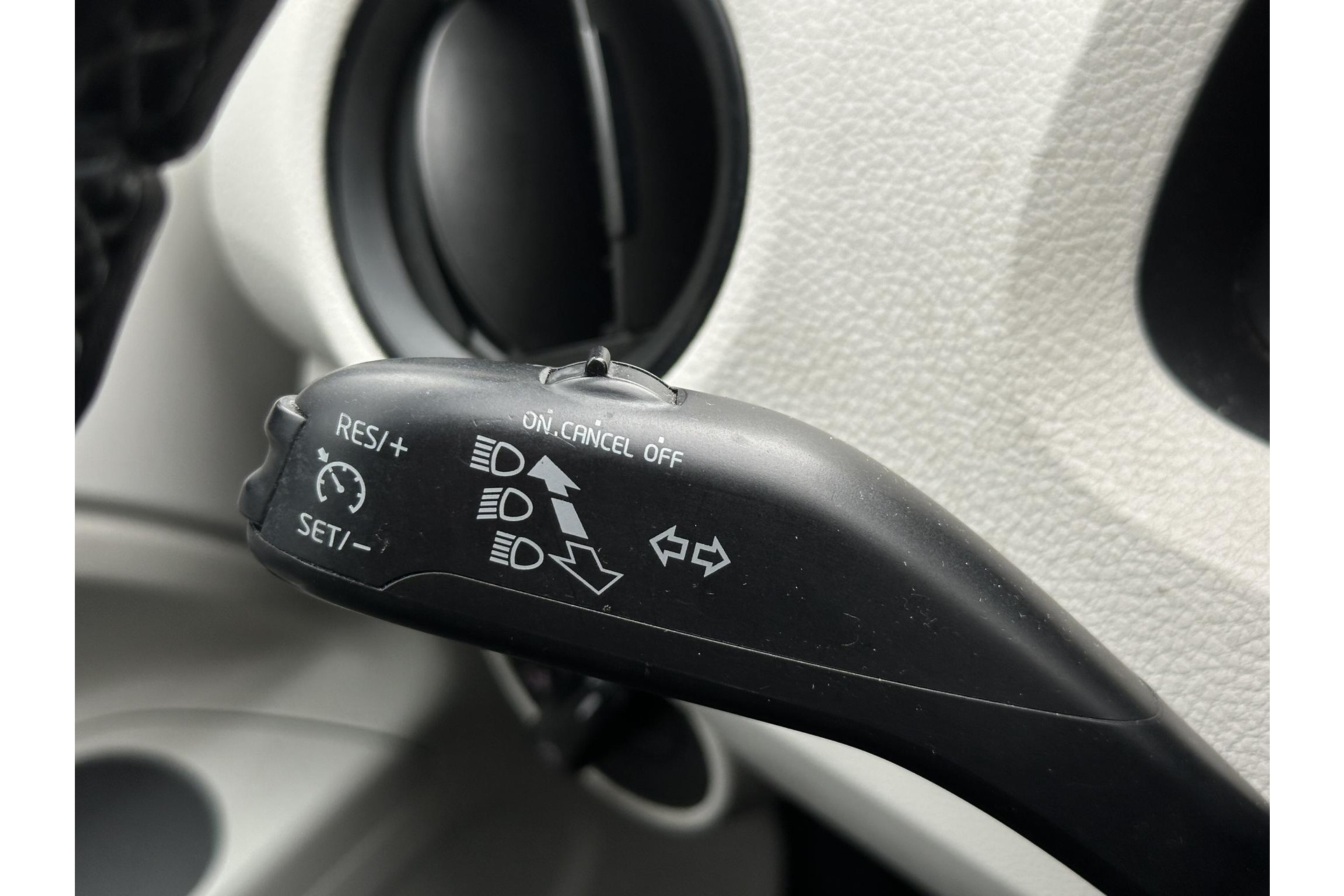 Volkswagen up! 1.0 move up! 2012 Candy white 17