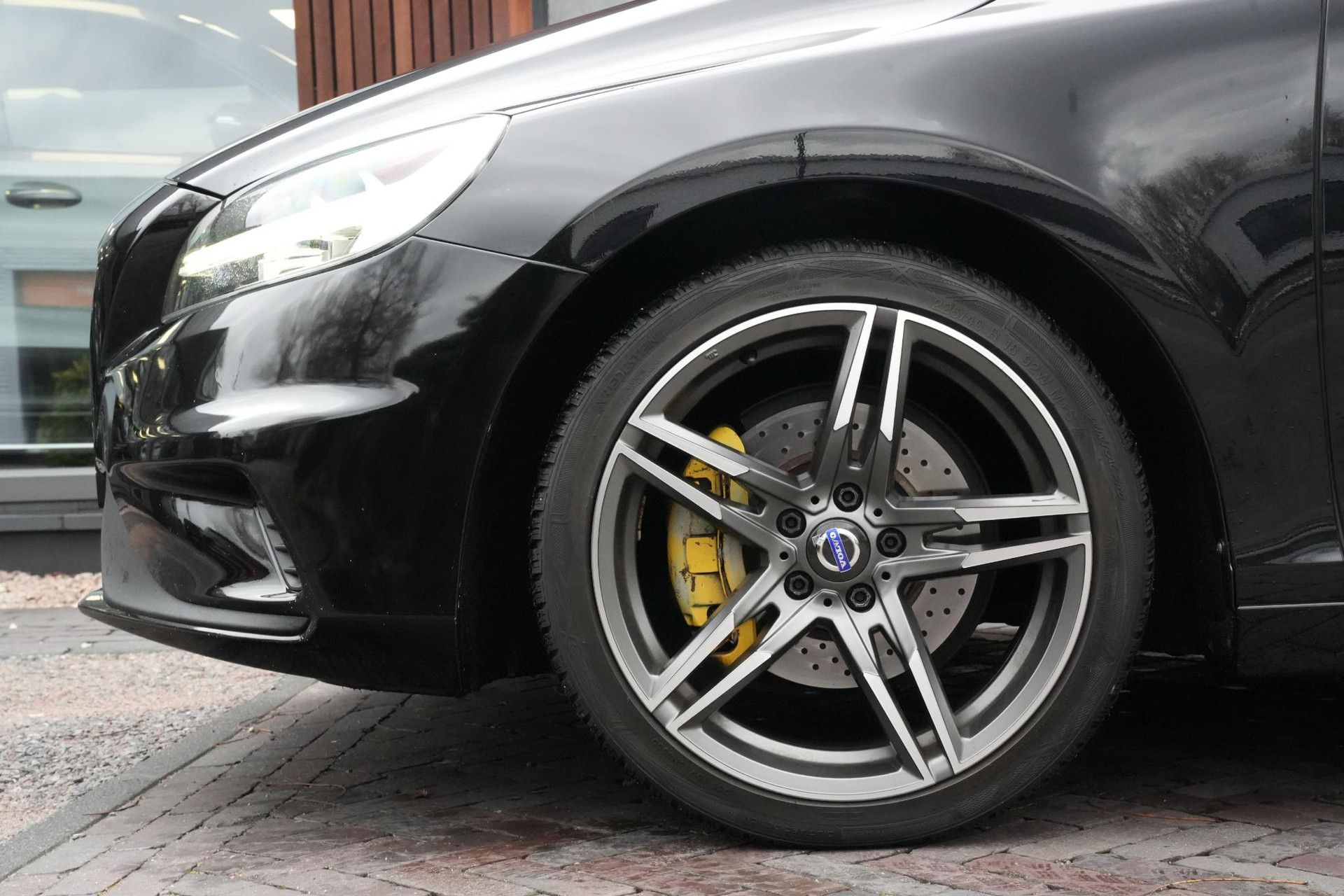 Volvo V40 2.0 T4 Business Sport 2018 717 onyx black metallic 12