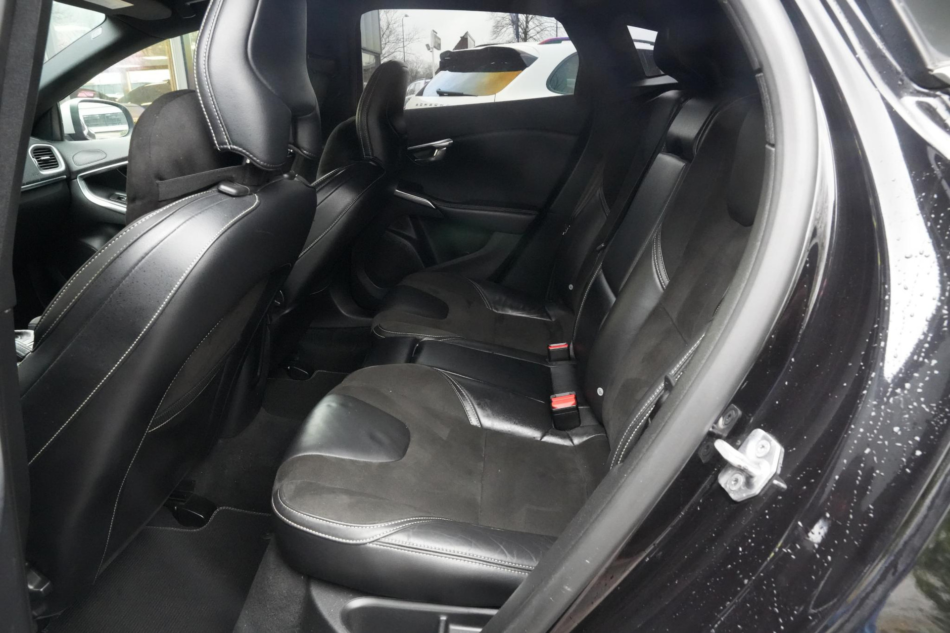 Volvo V40 2.0 T4 Business Sport 2018 717 onyx black metallic 16