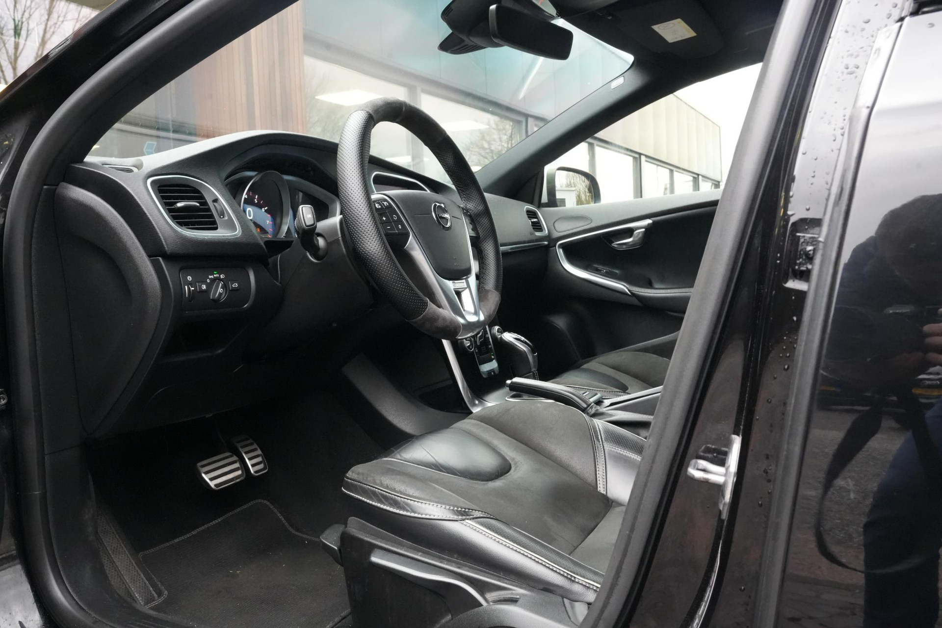 Volvo V40 2.0 T4 Business Sport 2018 717 onyx black metallic 19