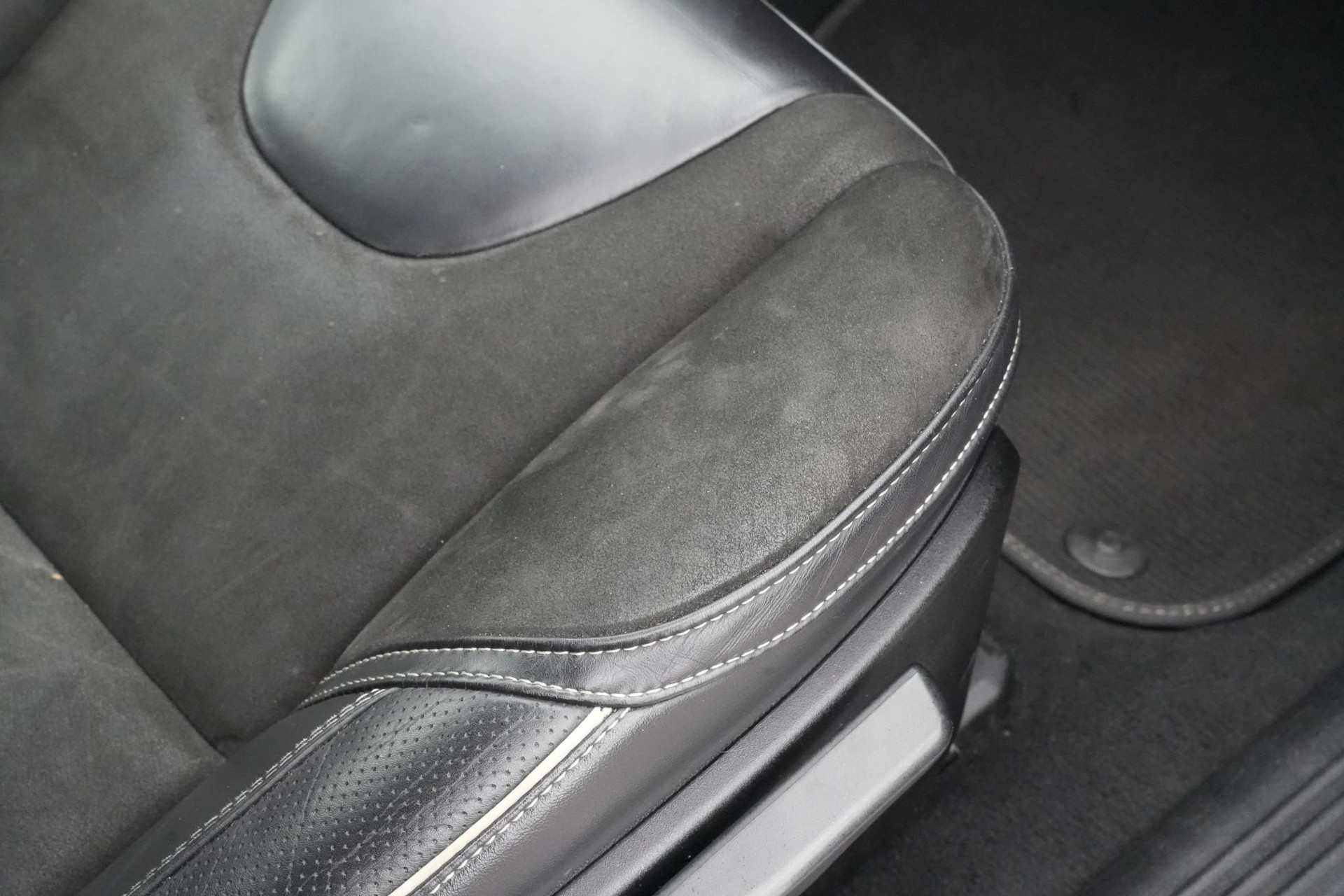 Volvo V40 2.0 T4 Business Sport 2018 717 onyx black metallic 23