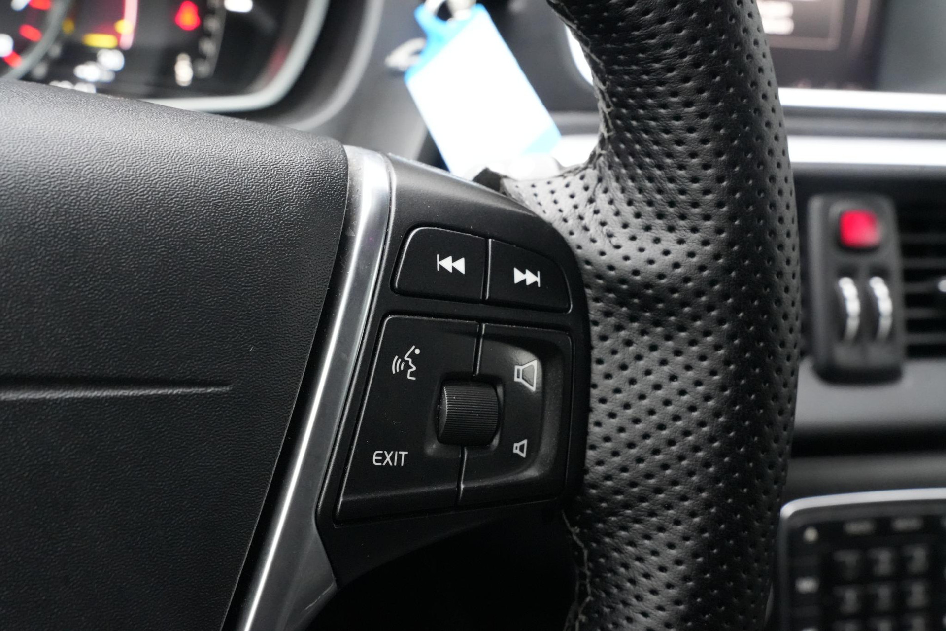 Volvo V40 2.0 T4 Business Sport 2018 717 onyx black metallic 26