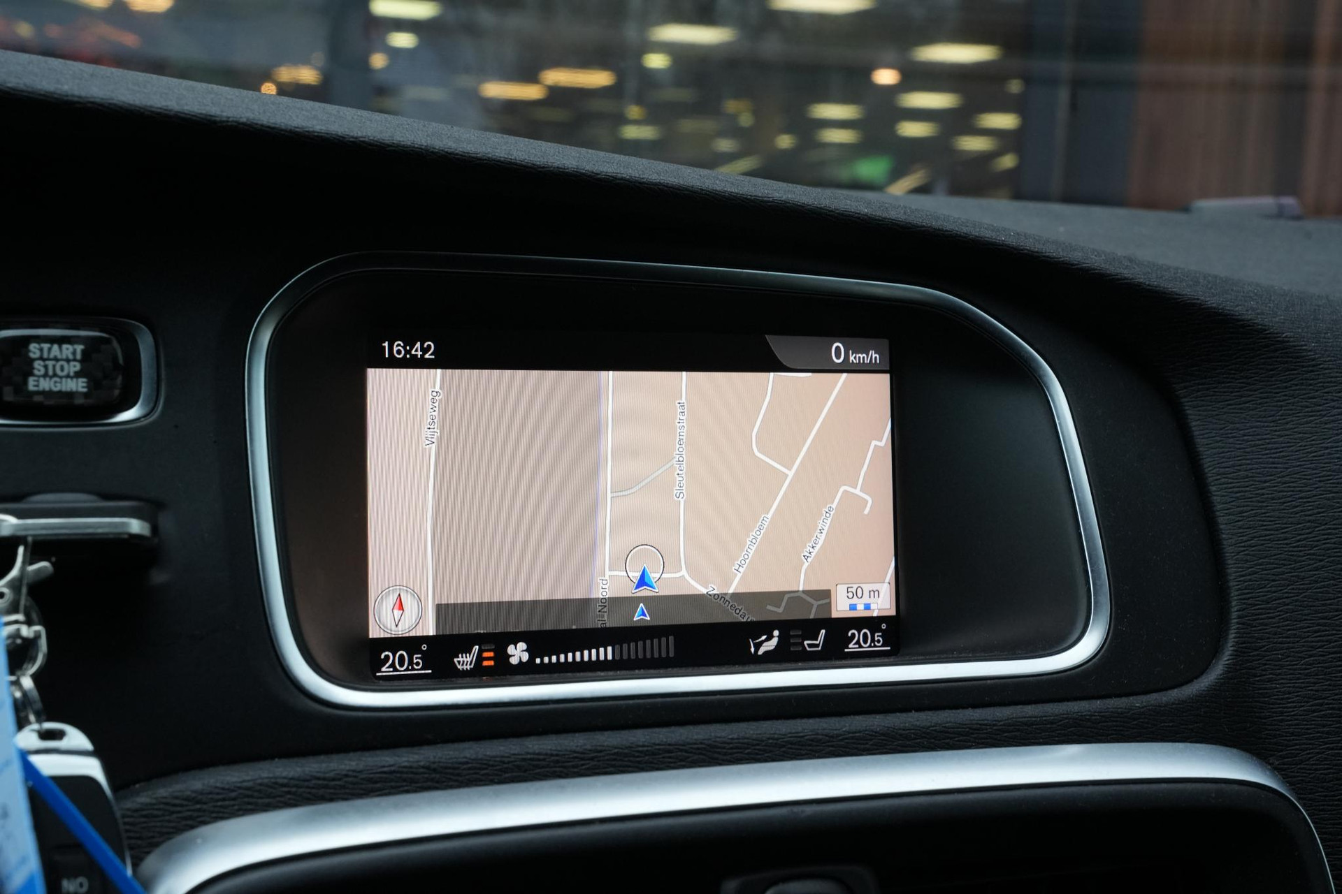 Volvo V40 2.0 T4 Business Sport 2018 717 onyx black metallic 27